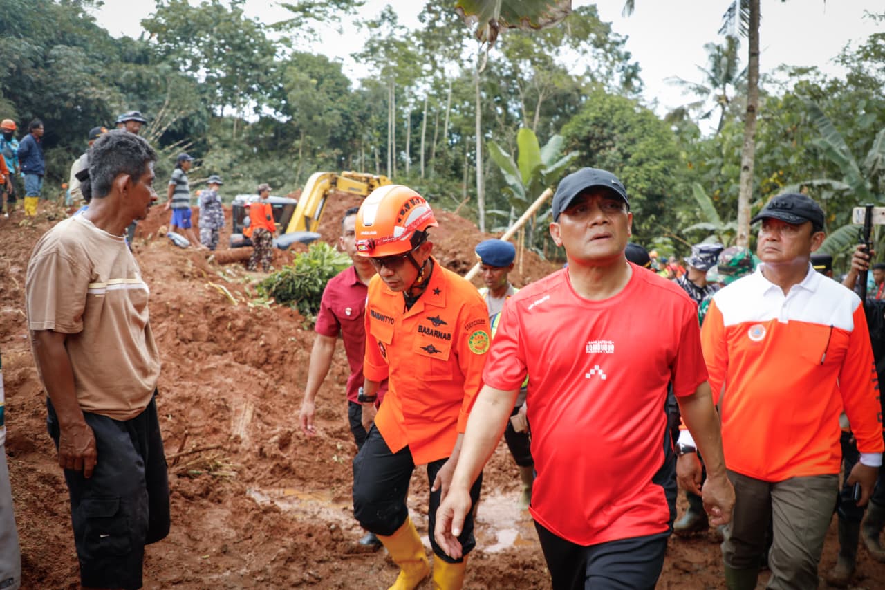 Percepat Penanganan, Gubernur Jateng Ahmad Luthfi Cek Lokasi Tanah Longsor Cibeunying Cilacap