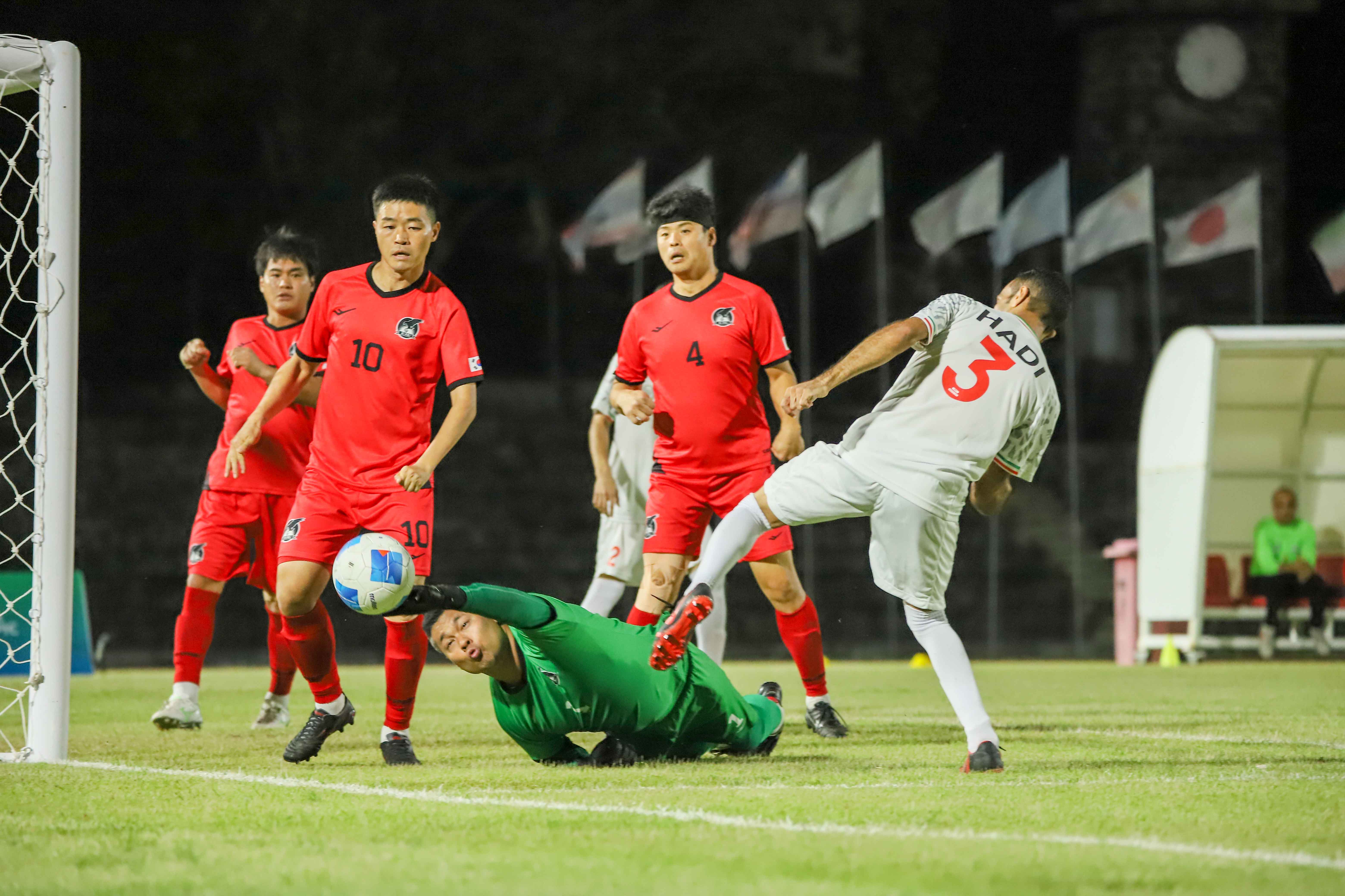 Timnas Iran melawan Korea Selatan dengan skor telak 7-0 di Stadion Sriwedari, Senin (17/11/25) malam.