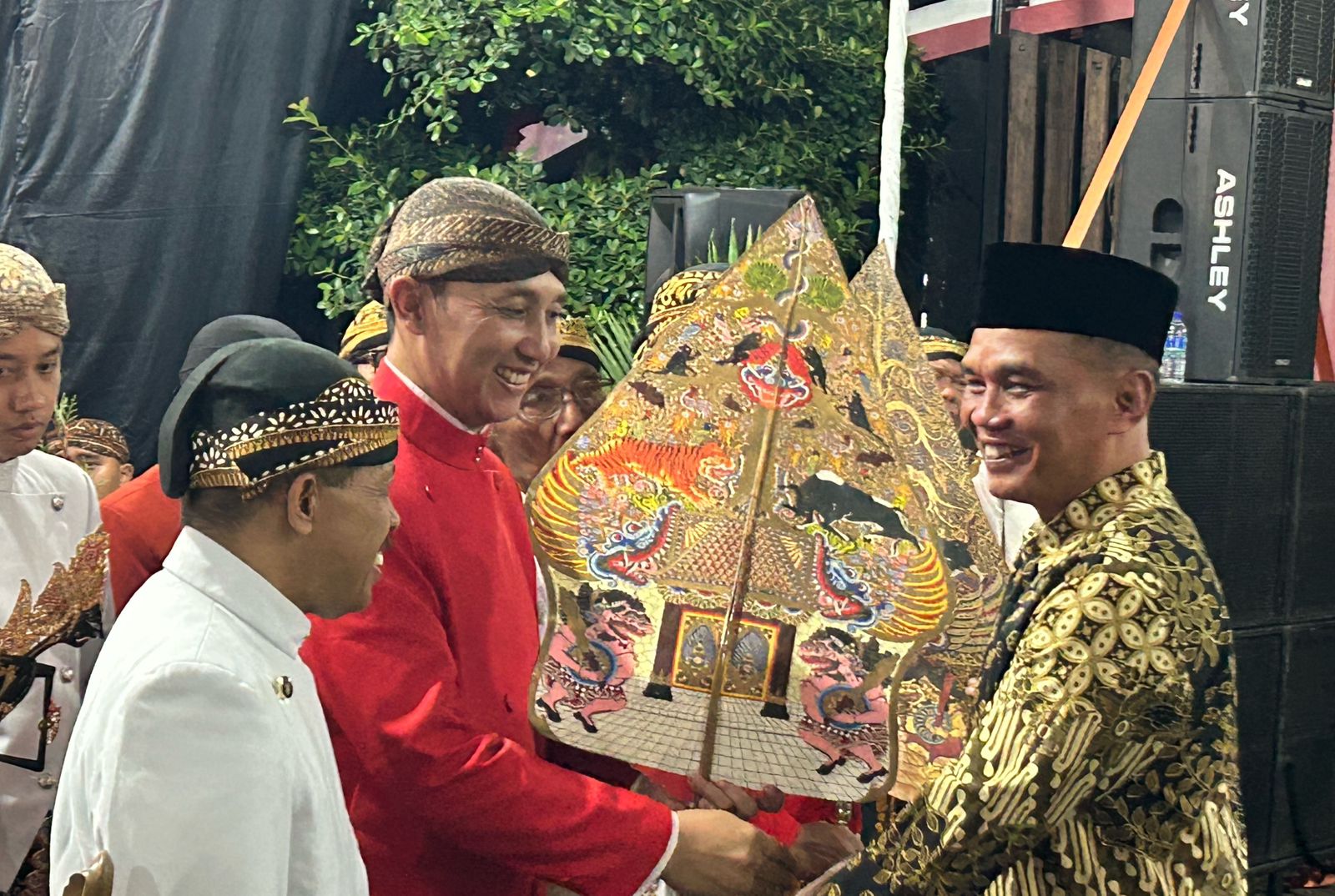 Ketua DPRD Jateng Sumanto mengungkapkan pentas media tradisional tersebut digelar untuk nguri-uri kesenian daerah
