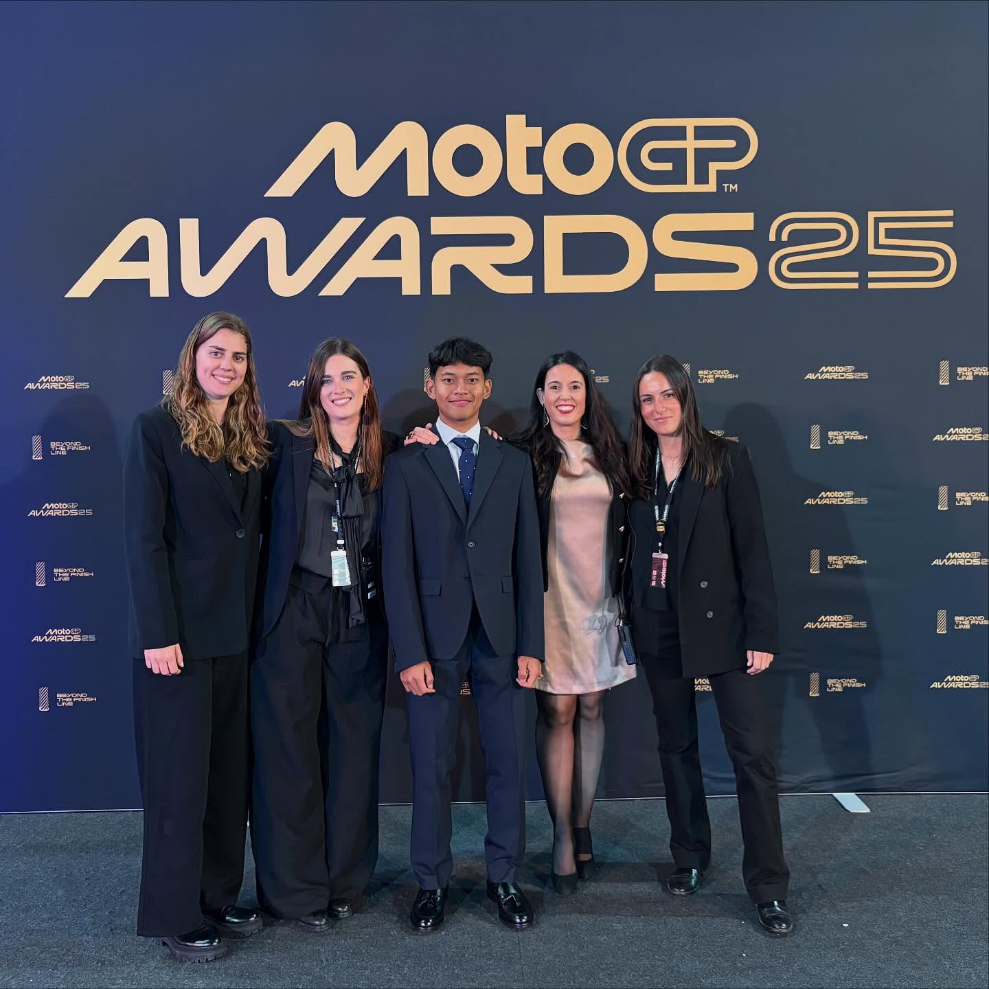 Veda Ega Pratama Jadi Pembalap Indonesia Pertama yang Hadir di MotoGP Awards 2025,&nbsp;Dapat Pelukan Presiden FIM