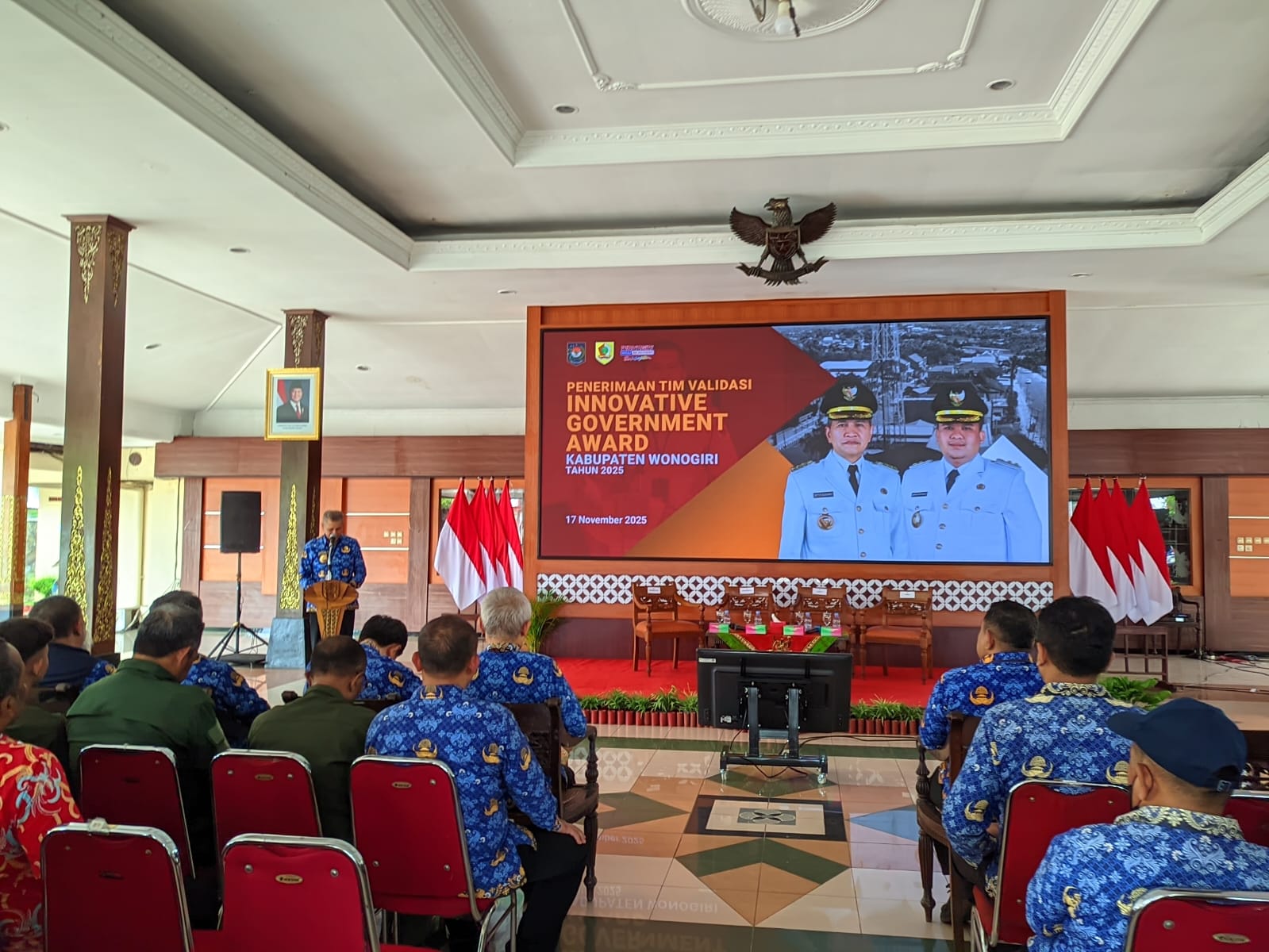 Bupati Wonogiri Setyo Sukarno menyambut tim penilai validasi lapangan IGA 2025 di pendapa Rumah Dinas Bupati Wonogiri, Senin (17/11/2025).