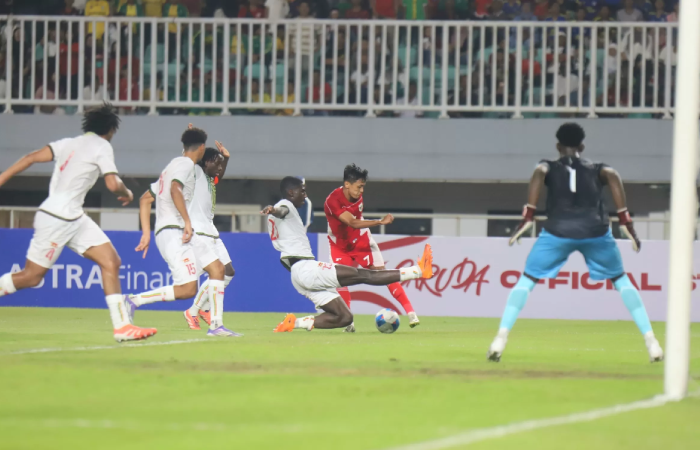 Timnas Indonesia U-22 vs Mali dalam laga uji coba di Stadion Pakansari, Bogor, Jawa Barat, Sabtu (15/11/2025).
