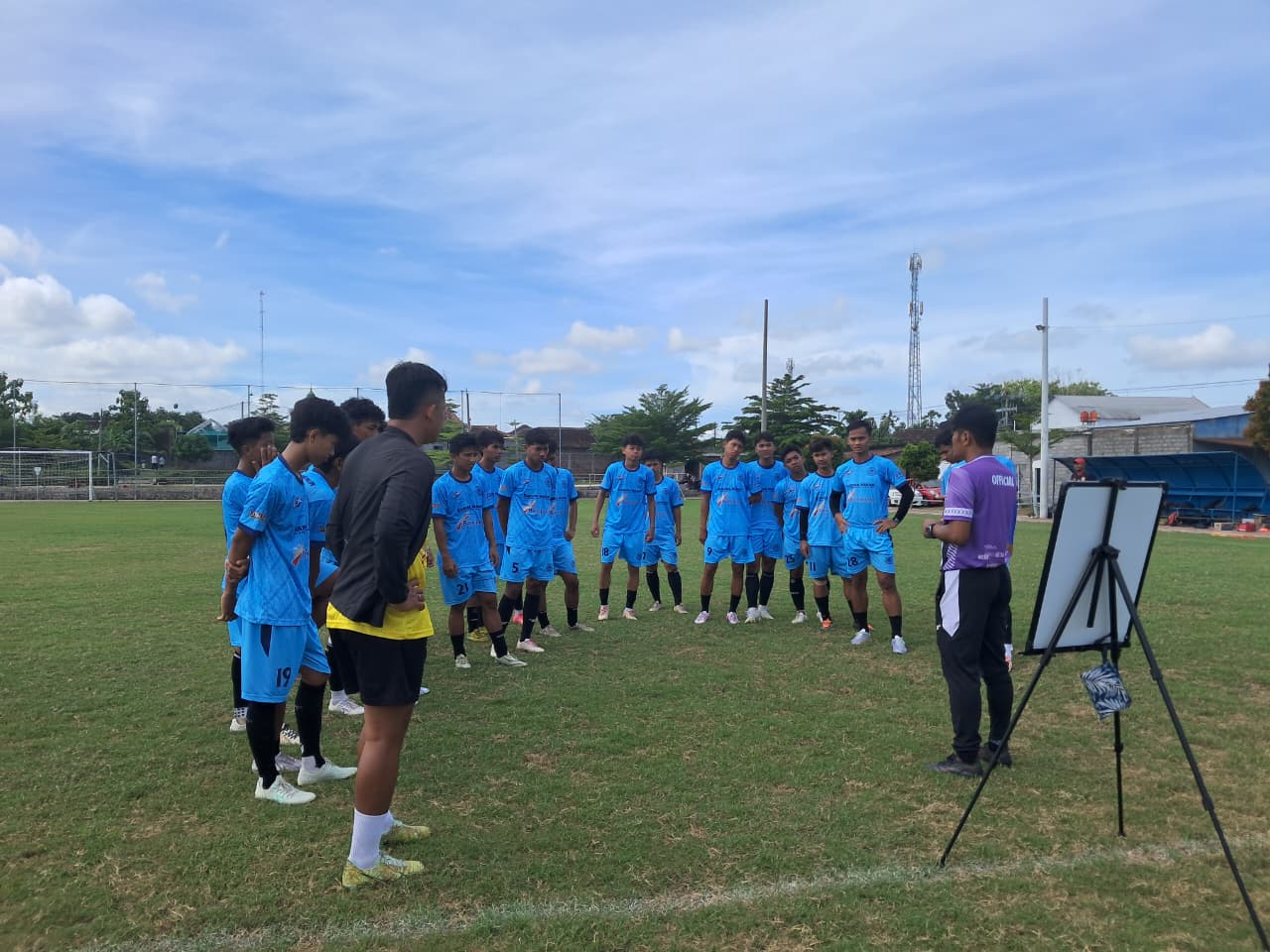 Pemain Persiharjo Sukoharjo berlatih rutin di lapangan Klumprit, Mojolaban.