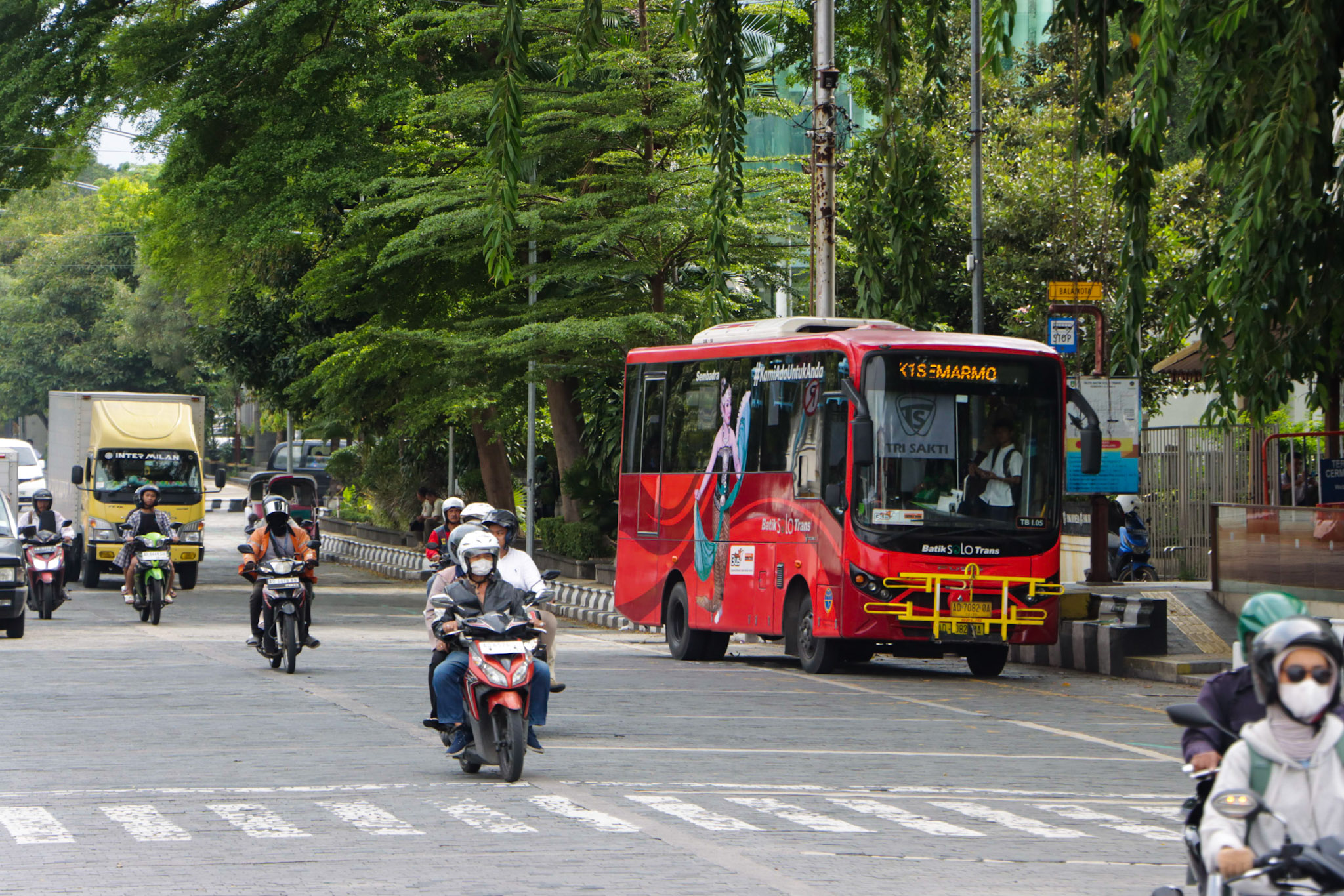 Masih banyak masyarakat dan pelajar di Kota Solo yang mengandalkan BST. (M Ihsan/Radar Solo)
