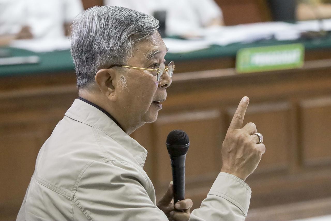 Guru Besar Fakultas Hukum Universitas Gajah Mada (UGM) Prof Dr Nindyo Pramono, dalam sidang di Pengadilan Negeri Surabaya, Rabu (19/11/2025).