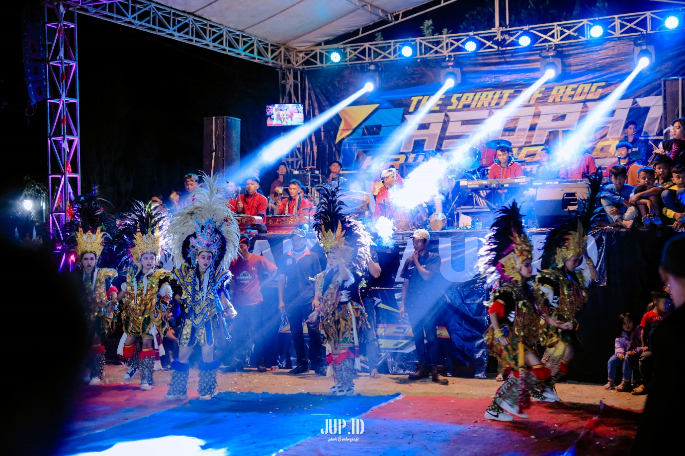Seniman Pasopati Krido Budoyo, di Dusun Jenekan, Desa Sangup,  Tamansari, Boyolali, didampingi dosen dosen FSP ISI Surakarta&nbsp;wujudkan festival seni Srawung Gunung lebih menarik.