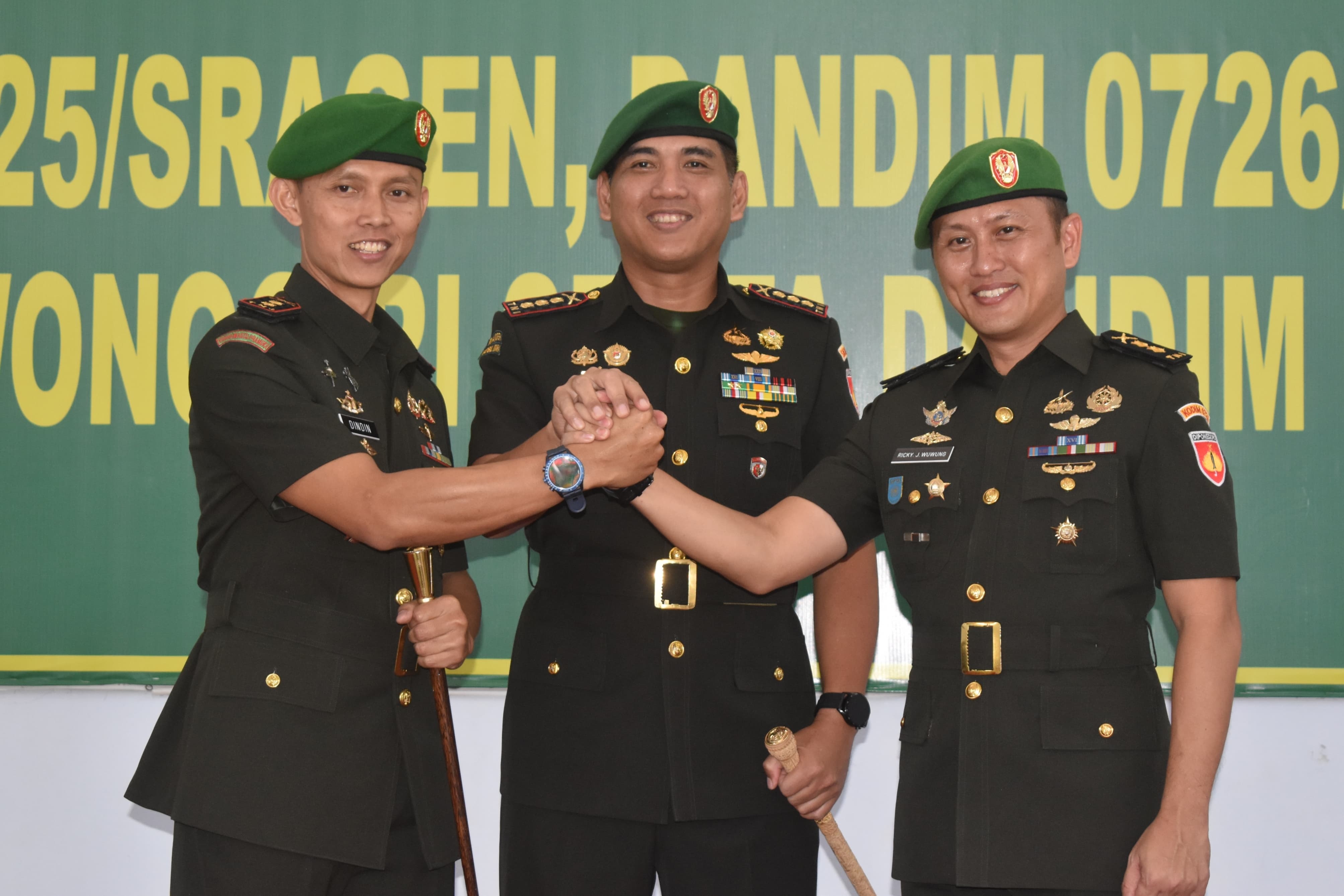 Letkol Inf Dindin Rohidin (kiri) menjabat sebagai Dandim 0725/Sragen. (Ahmad Khairudin/Radar Solo)