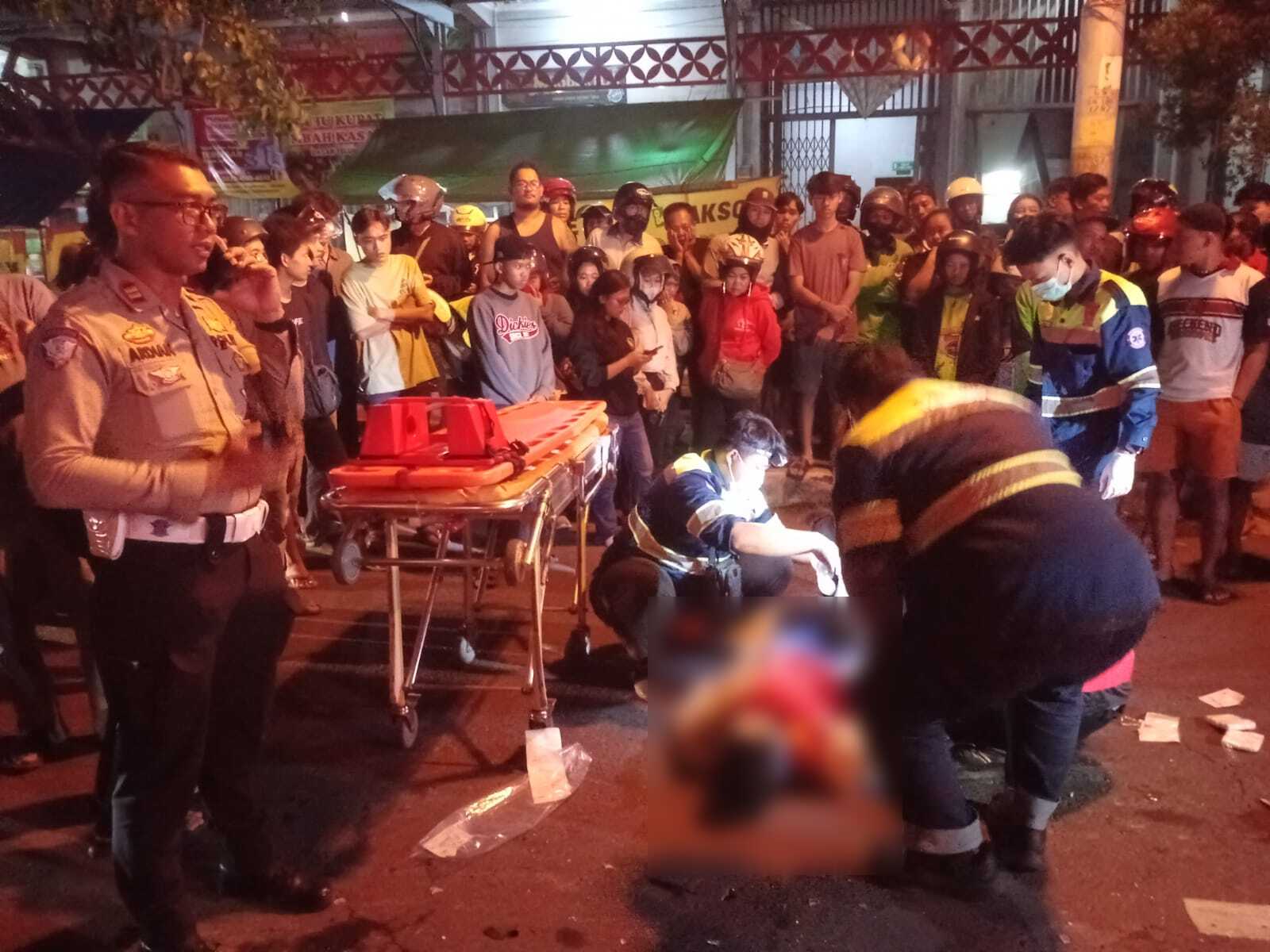 Kecelakaan beruntun di depan Pasar Telukan Sukoharjo menewaskan pengendara motor setelah tertabrak bus. Polisi ungkap kronologi lengkap.