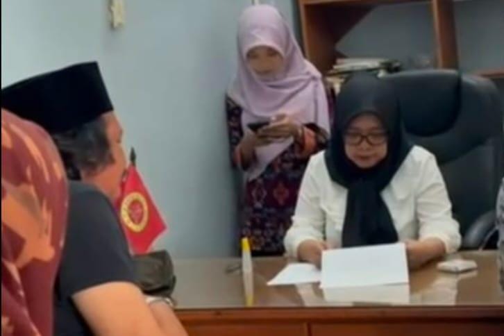 Jual beli tanah di Sambirejo, Sragen di hadapan notaris Anik Suryani SH MKn di kantornya di Jalan Adi Soemarmo Malangjiwan, Colomadu, Karanganyar, 29 Januari 2024. (Dok.Pribadi)