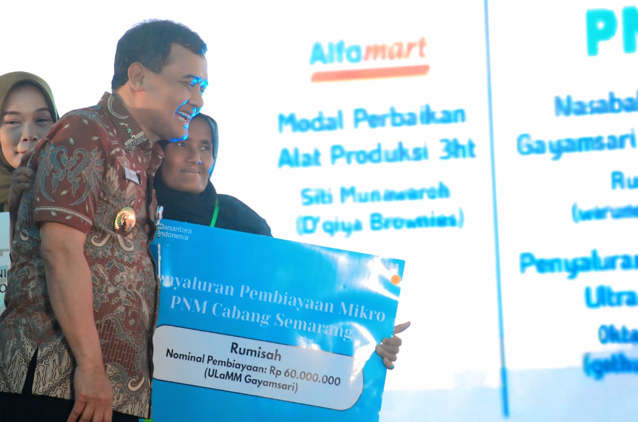 Gubernur Jateng Ahmad Luthfi Luncurkan Program Kumitra di Gedung Gradhika Bhakti Praja, Kota Semarang, Kamis (20/11/2025)