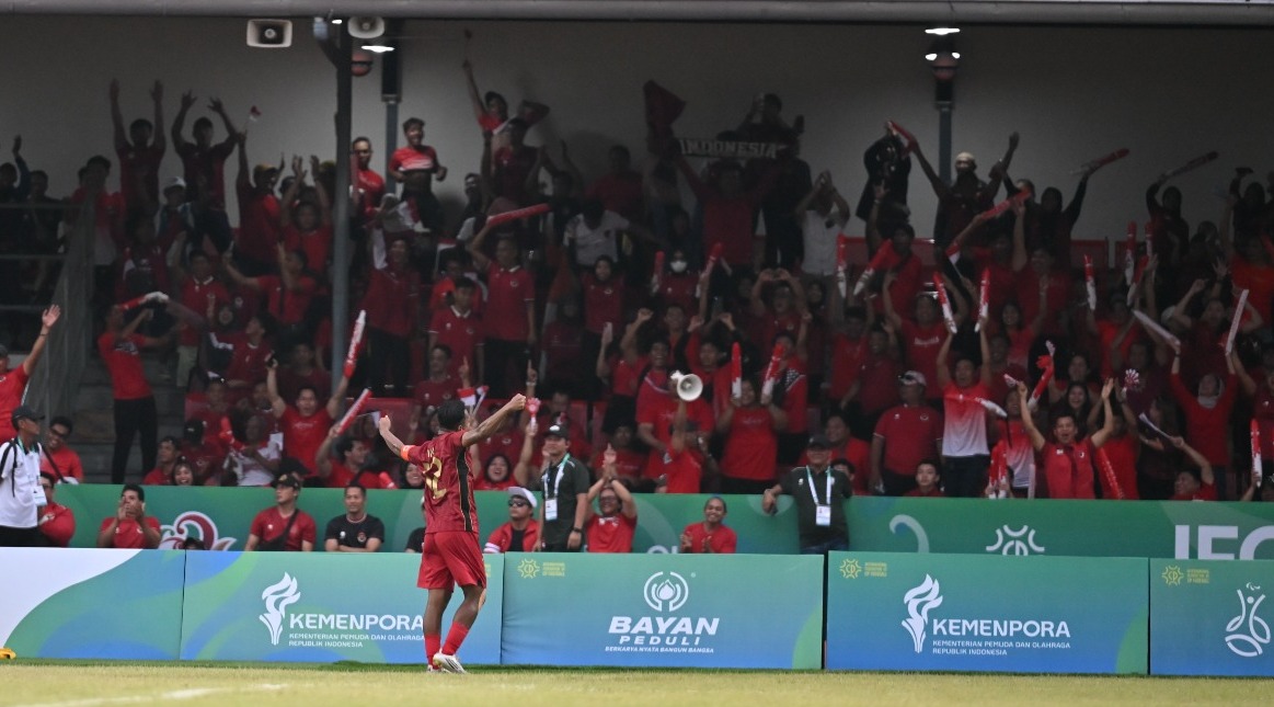 Pemain Timnas CP Indonesia merayakan gol ke gawang Thailand di Stadion Sriwedari Solo, Kamis (20/11/25) sore.