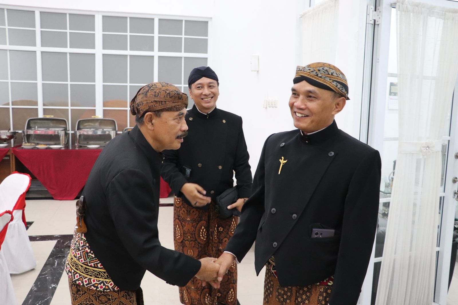Ketua DPRD Jateng, Sumanto Ajak Masyarakat Pahami Pesan Moral dalam Lakon Wayang Kulit Kresna Duta