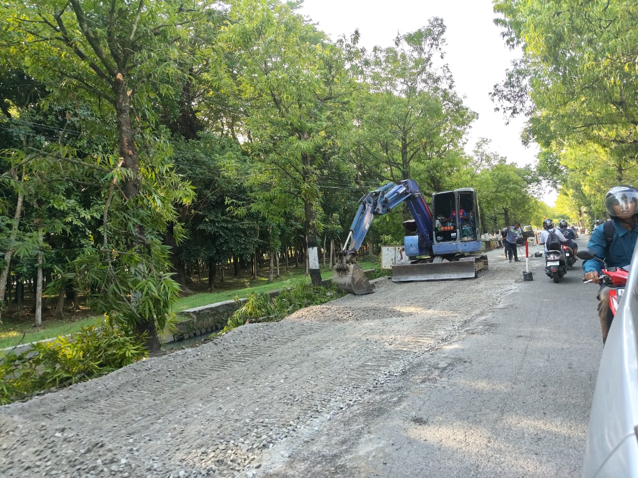 Perbaikan jalan rusak di Kabupaten Sragen. (Ahmad Khairudin/Radar Solo)