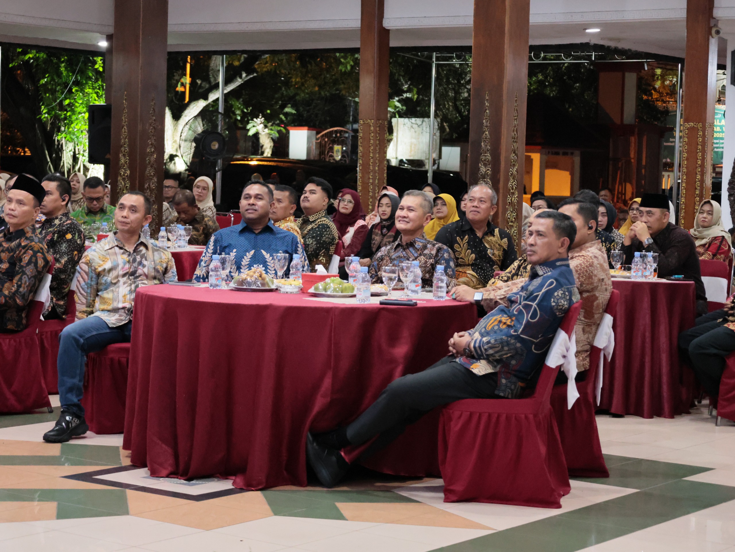 Forkompimda Wonogiri duduk semeja saat pisah sambut Dandim 0728/Wonoviri di pendapa Rumah Dinas Bupati Wonogiri, Kamis (20/11/2025) malam.