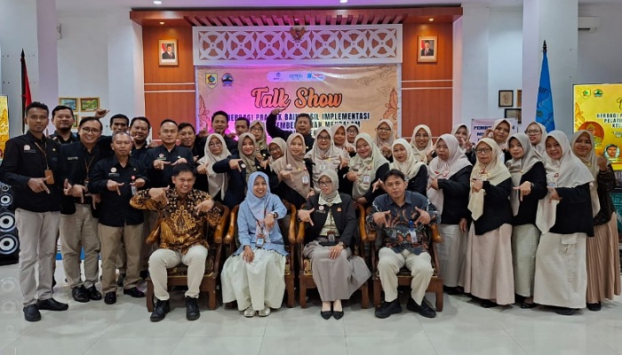 Para guru peserta dan pengajar Pelatihan Pembelajaran Mendalam bagi Guru Tahap 4 saat acara puncak talkshow dan showcase di Gedung Disdikbud Wonogiri, Jumat (21/11/2025).