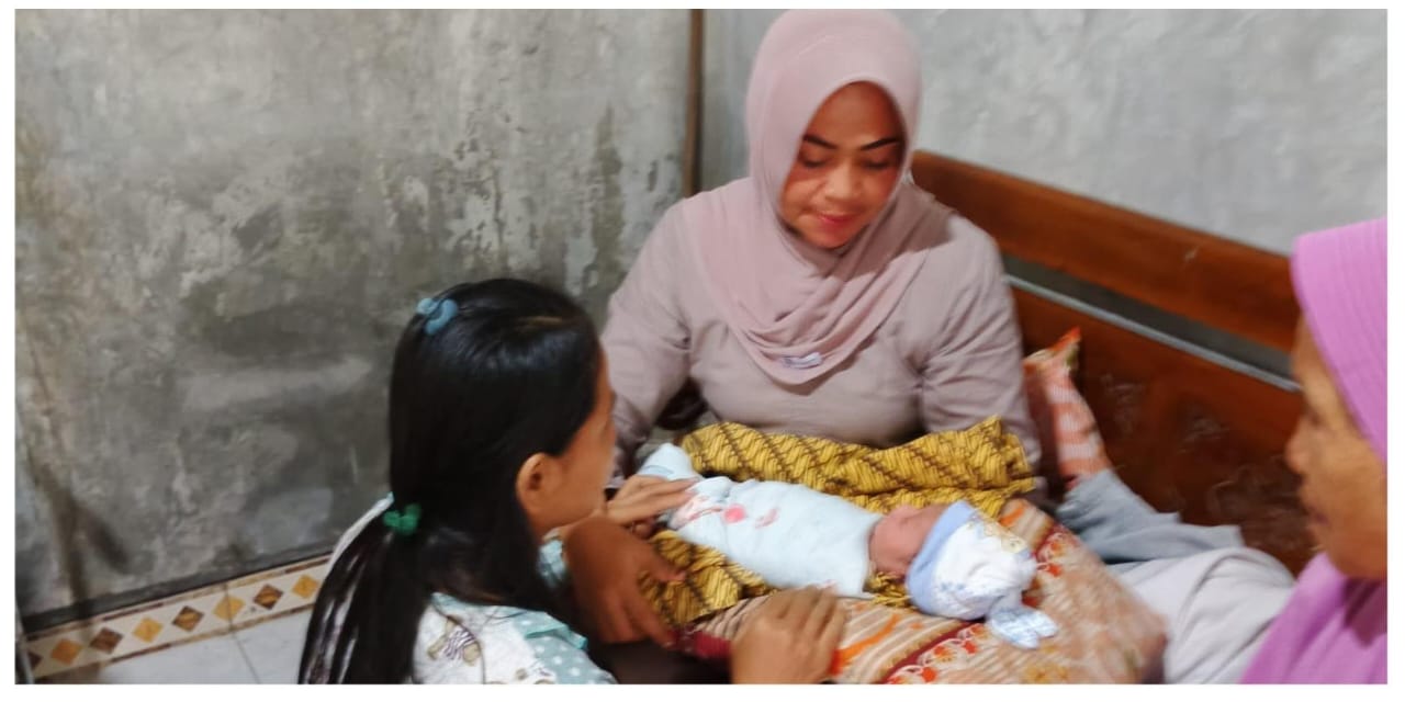 Bayi yang dibuang di Desa Plosokerep, Kecamatan Karangmalang, Sragen, Sabtu (22/11/2025) dalam keadaan sehat.