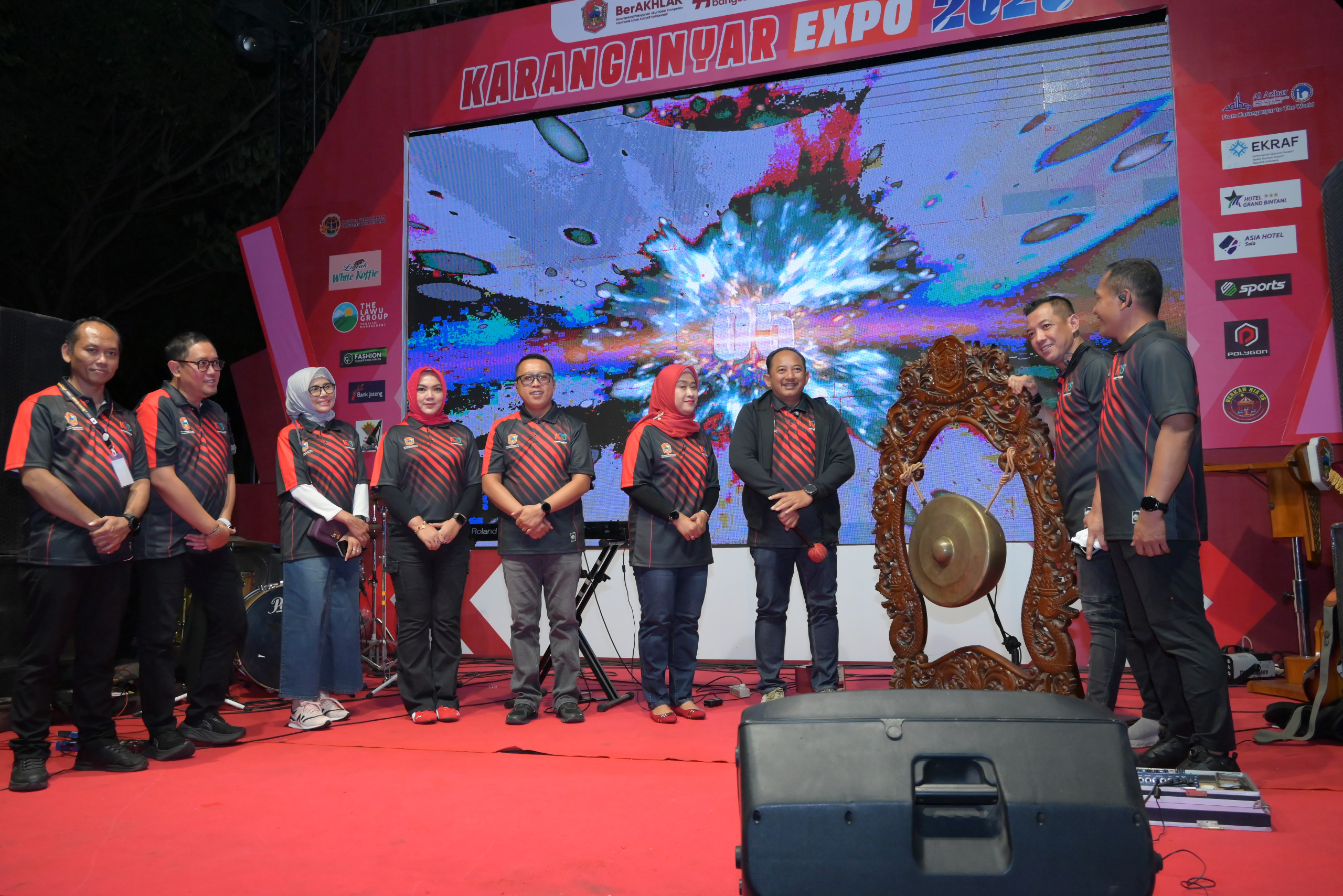 Pembukaan Karanganyar Expo 2025 di Alun-Alun Karanganyar, Sabtu (22/11/2025) malam. (Rudi Hartono/Radar Solo)