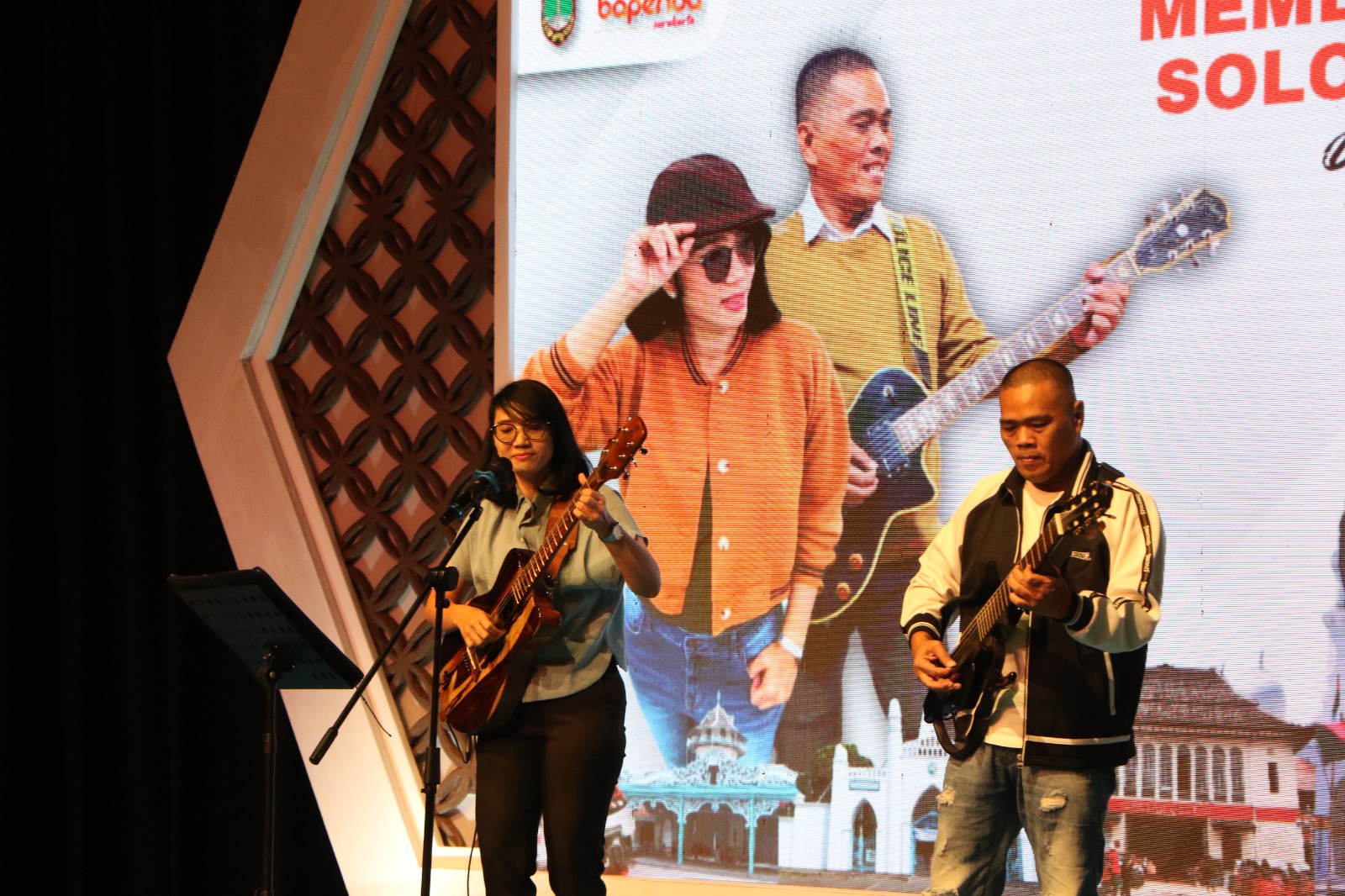 DUO WENING JEPANK HADIR MELANTUNKAN HITSNYA