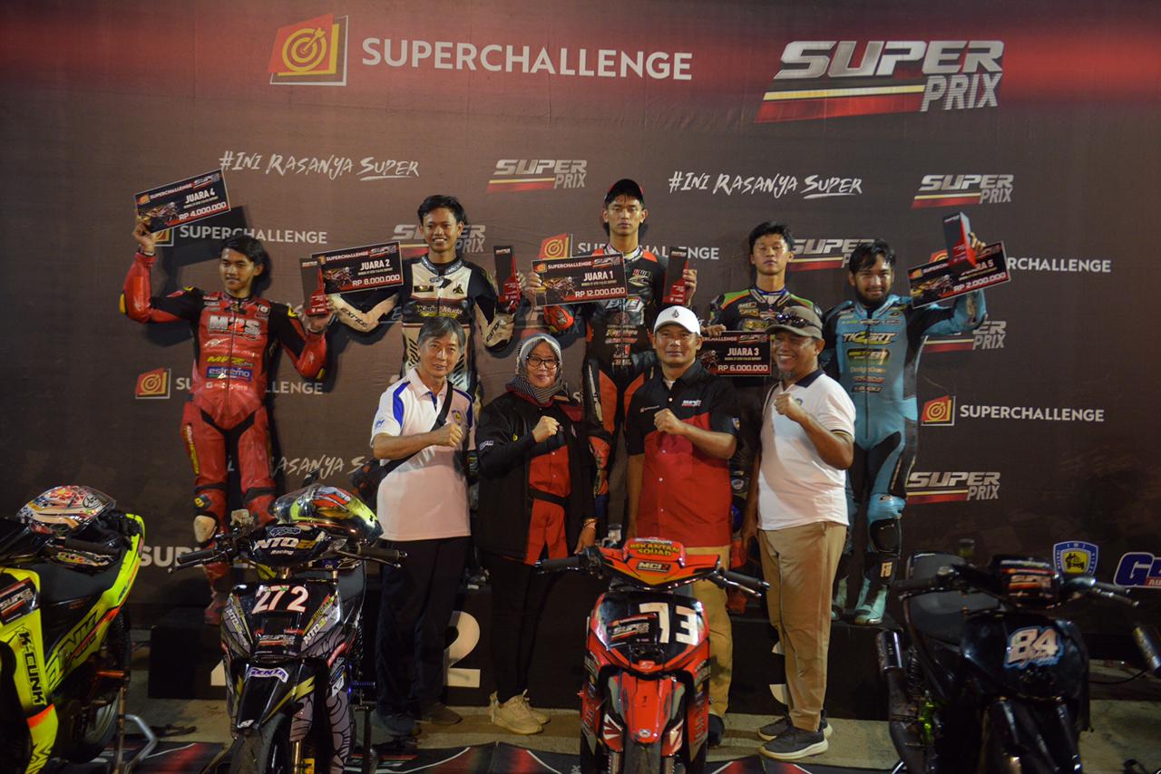 Bupati Boyolali Agus Irawan (dua dari kanan) hadir di Superchallenge Superprix 2025 Sirkuit Gokart Boyolali, pada 21-22 November 2025.