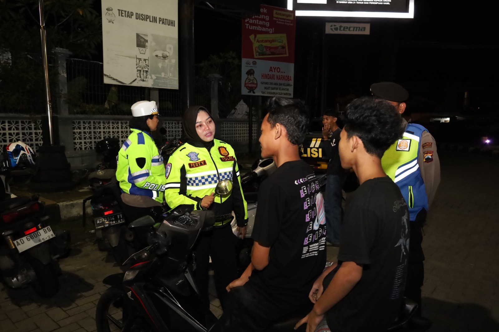 Polres Sukoharjo gelar operasi penindakan pelanggaran kasat mata dalam rangka Operasi Zebra Candi 2025 di Kecamatan Grogol, Sabtu malam (22/11/2025).