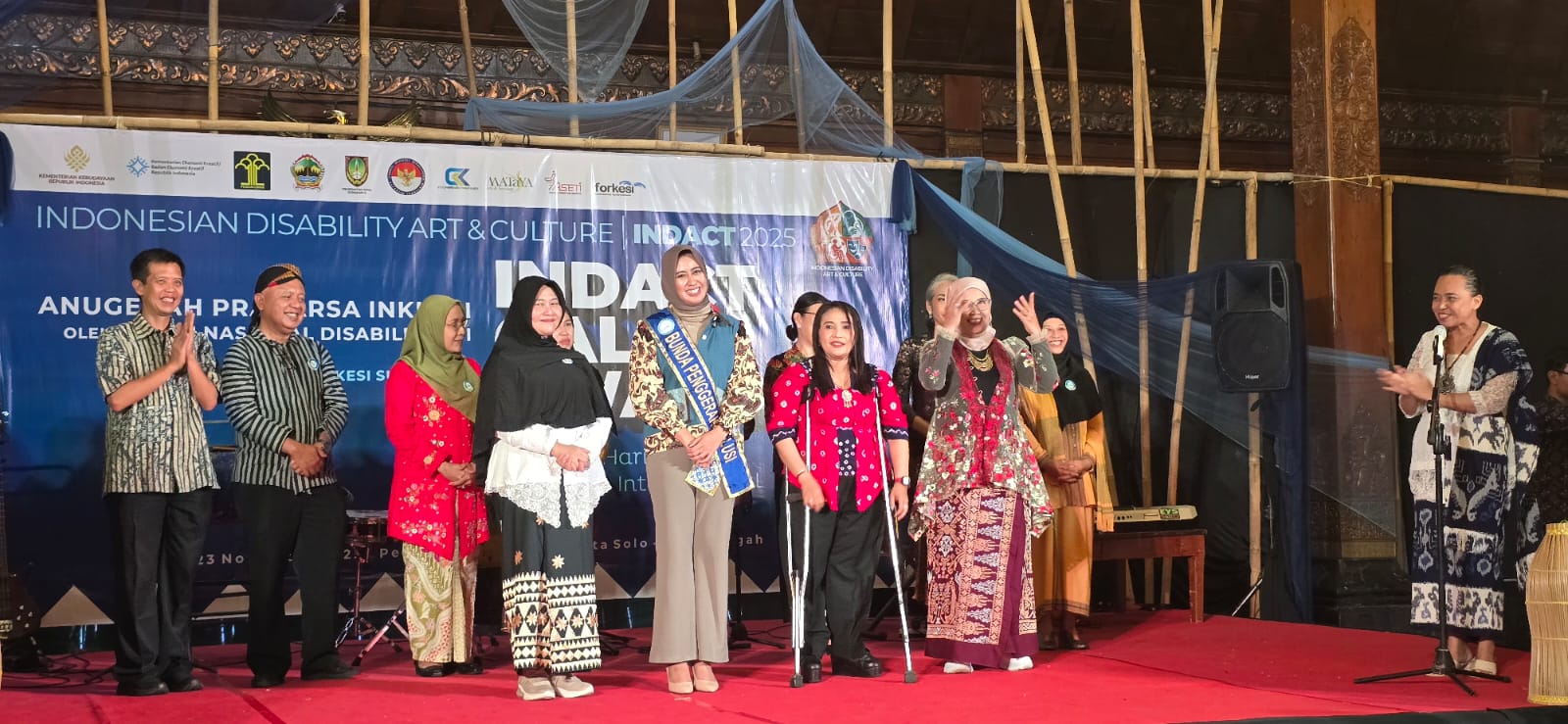 Wakil Wali Kota Solo Astrid Widayani dinobatkan sebagai Bunda Penggerak Inklusif&nbsp;dalam INDACT Festival di&nbsp;balai kota.
