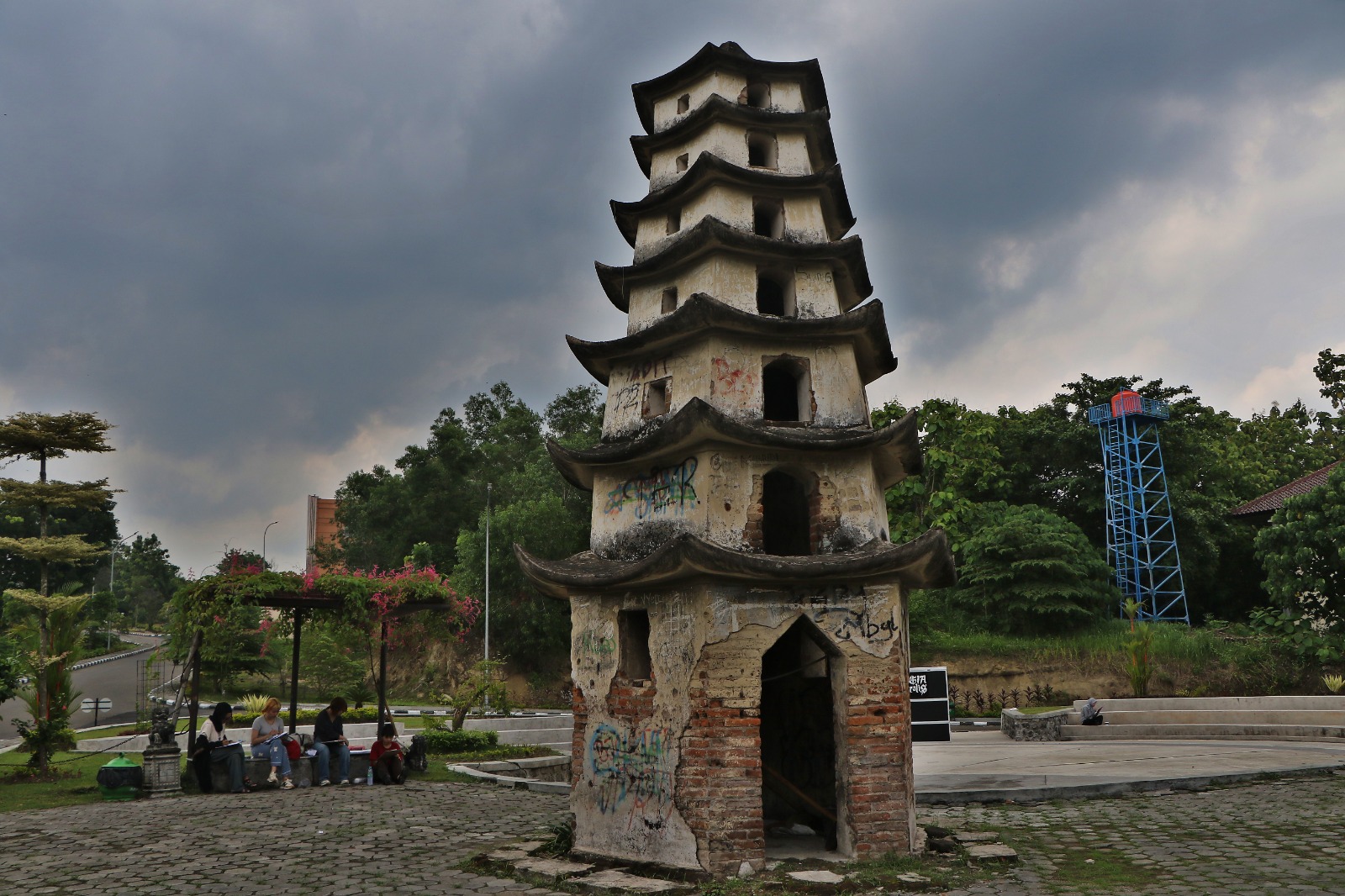 IKONIK: Bangunan pagoda tua yang berada di kampus II ISI Surakarta.