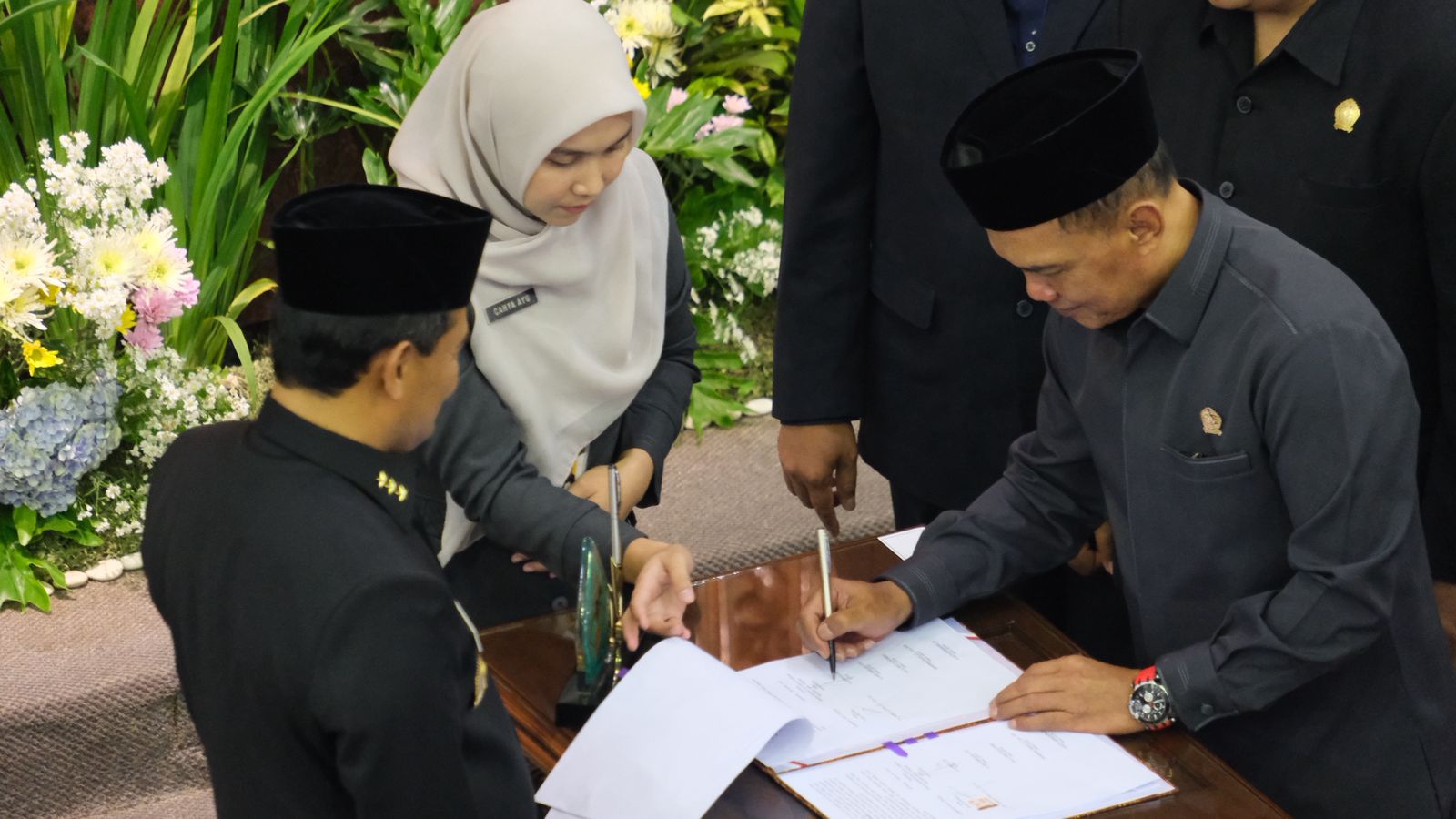Ketua DPRD Jateng Sumanto tanda tangani KUA-PPAS APBD tahun 2026 di Gedung Berlian.