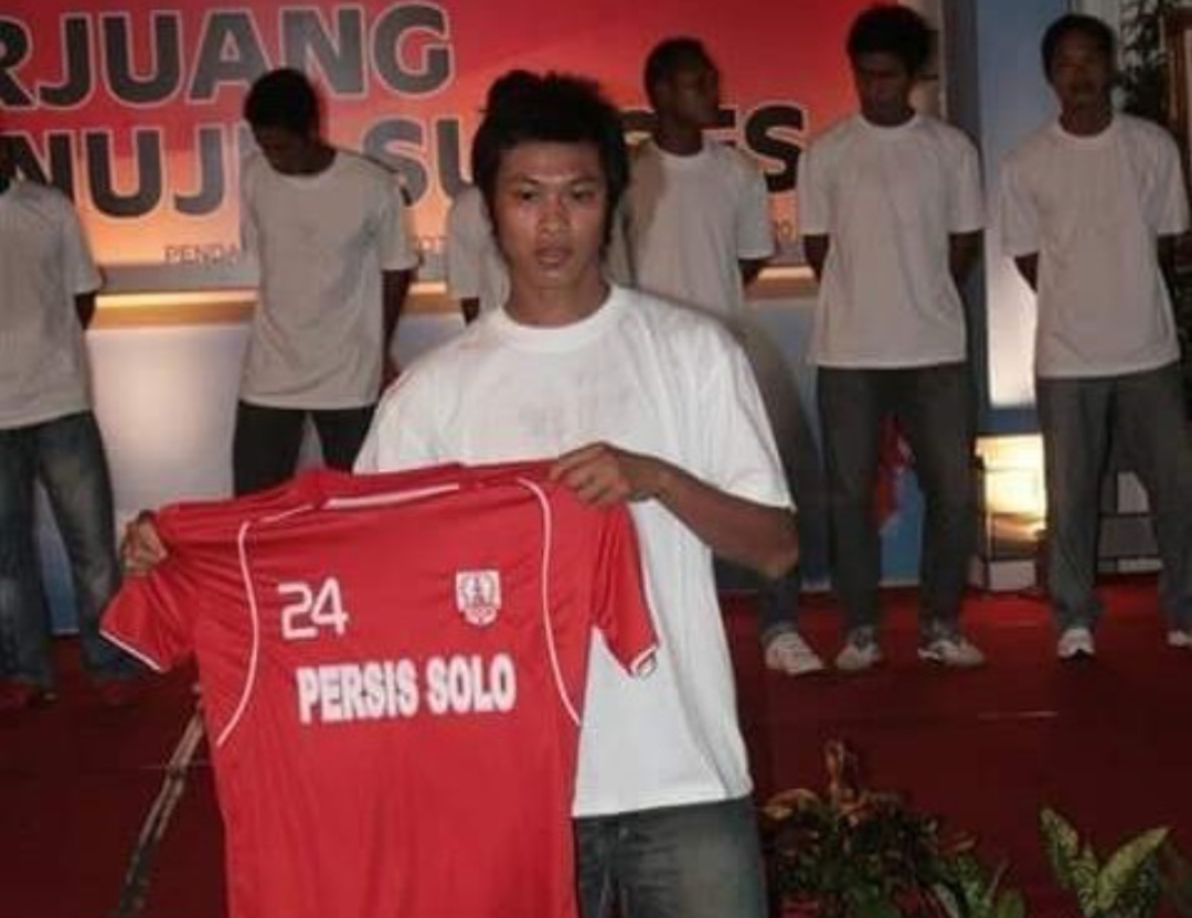Villol Vebrian saat launching skuad Persis Solo musim 2010.