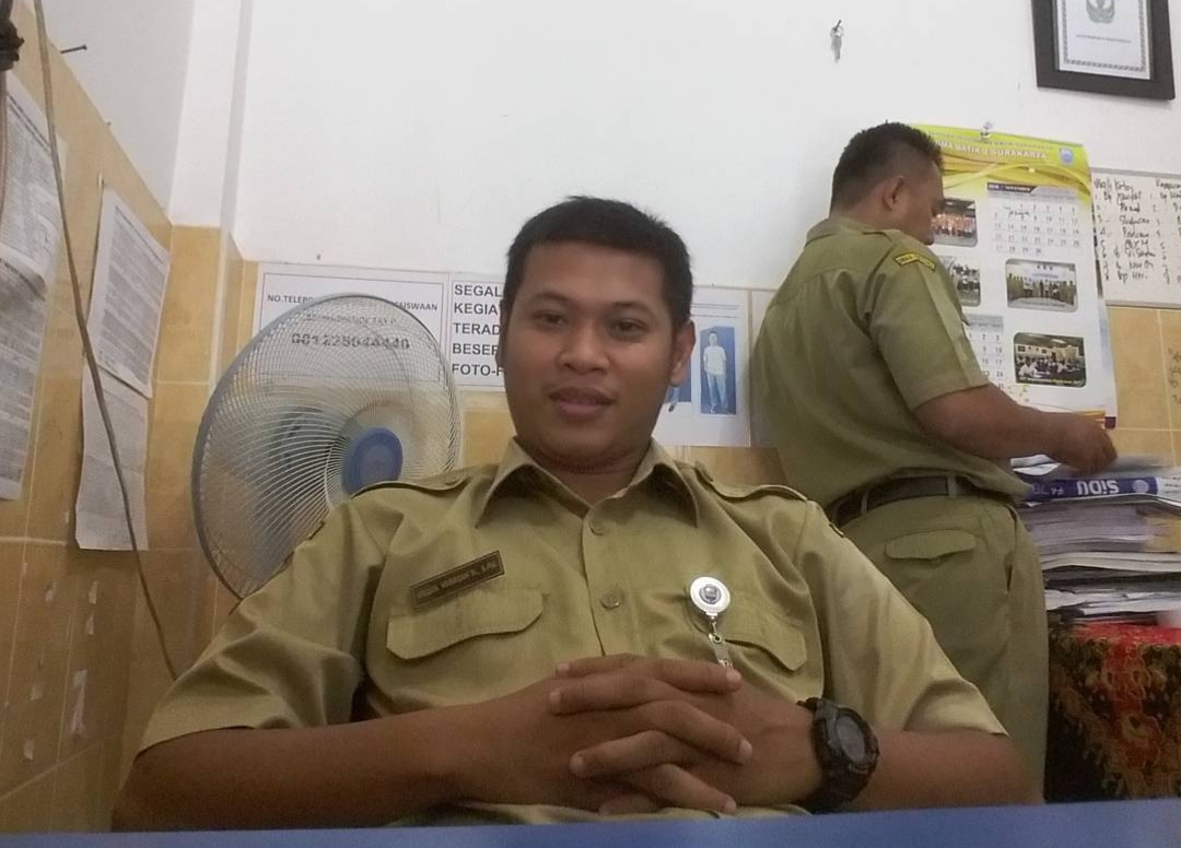 Villol Vebrian jadi salah satu guru di SMA Batik 2 Surakarta.