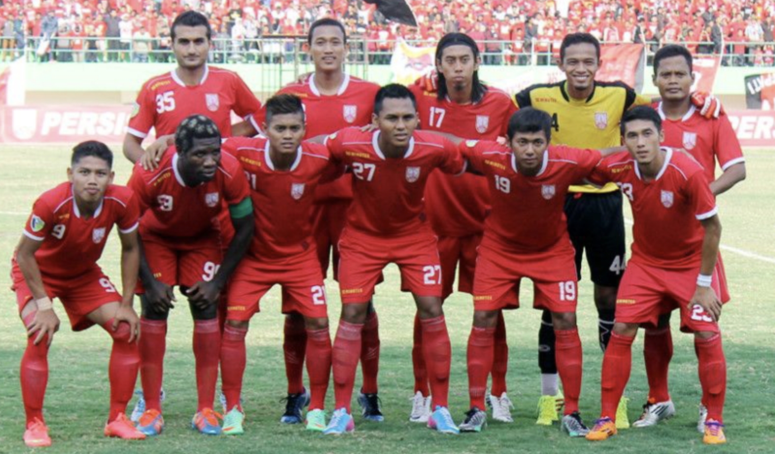 Rohmat Sabani (tiga dua dari kanan bagian depan) bersama skuad Persis Solo di Divisi Utama 2014.