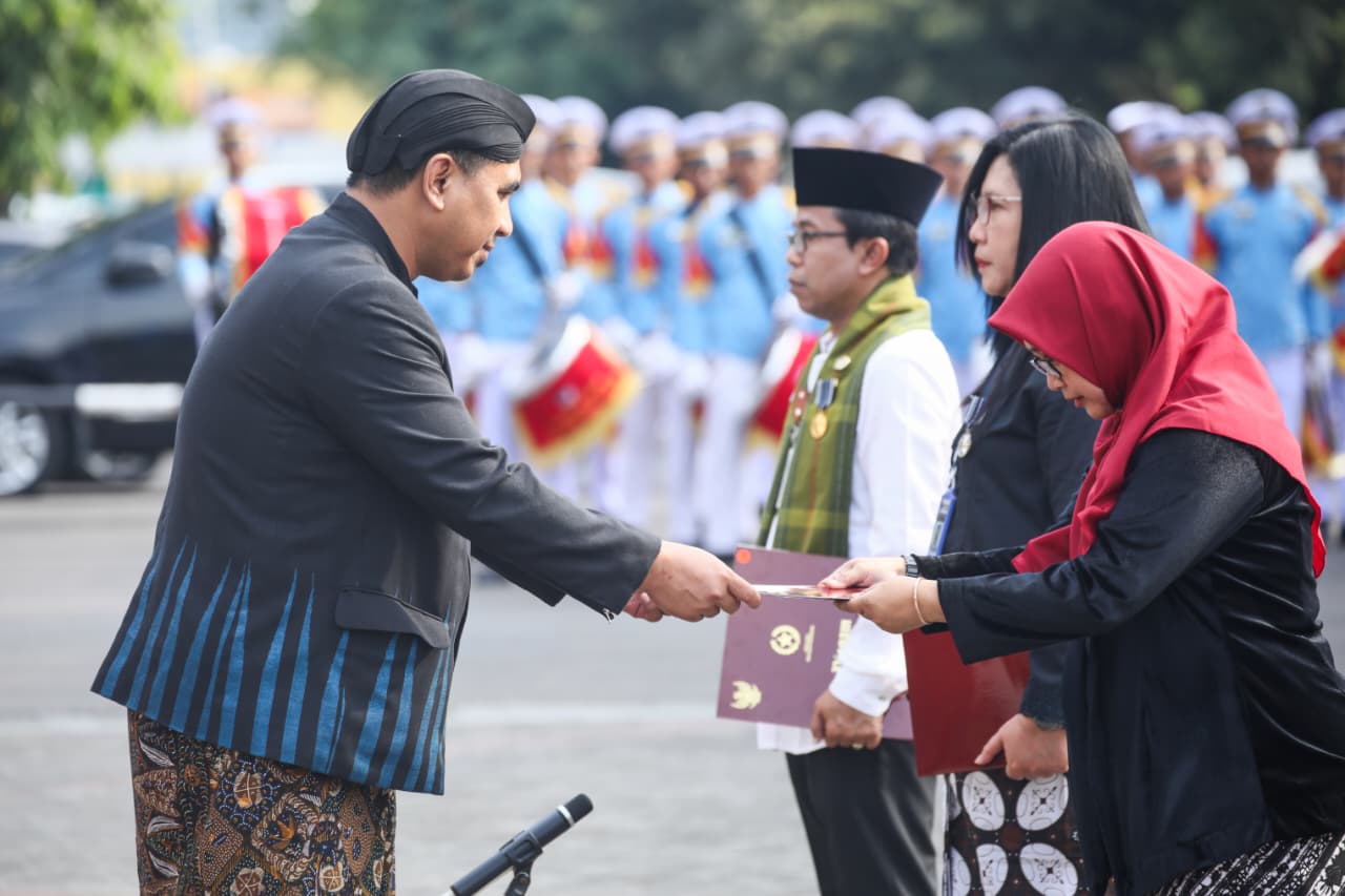 Wagub Jateng Taj Yasin hadiri Peringatan Hari Guru Nasional Tingkat Provinsi Jawa Tengah 2025 di Halaman Kompleks Kantor Gubernur Jawa Tengah, Selasa (25/11/2025).