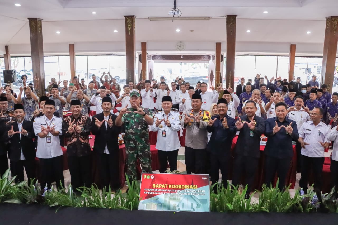 Bupati Wonogiri Setyo Sukarno membuka Rapat Koordinasi Forum Kerukunan Umat Beragama (FKUB) se-Solo Raya yang digelar di pendapa rumah dinas bupati Wonogiri, Rabu (26/11/2025).