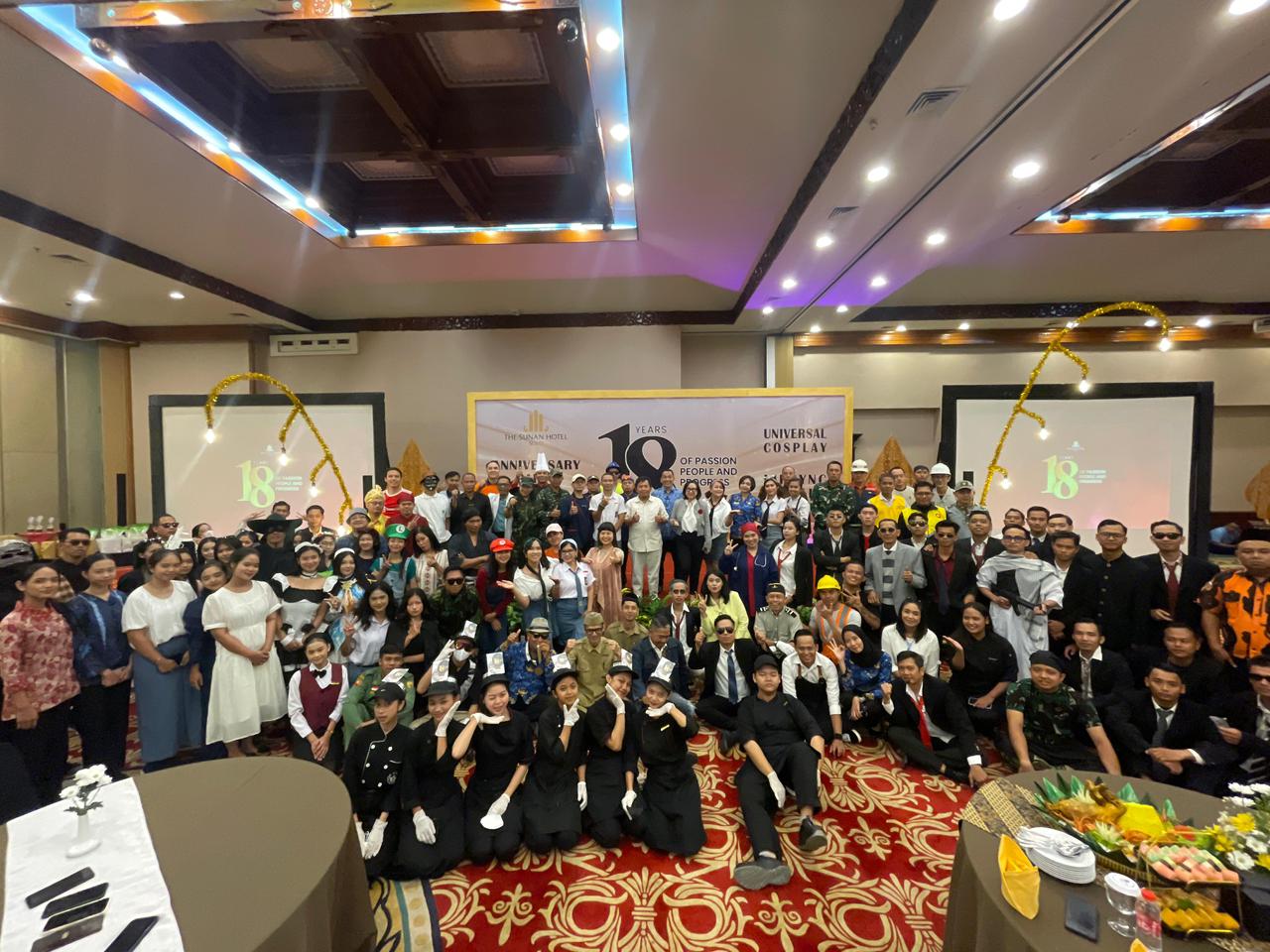 Perayaan HUT ke-18 The Sunan Hotel Solo berlangsung meriah dengan lomba, hiburan, dan doorprize. Momentum komitmen layanan terbaik.