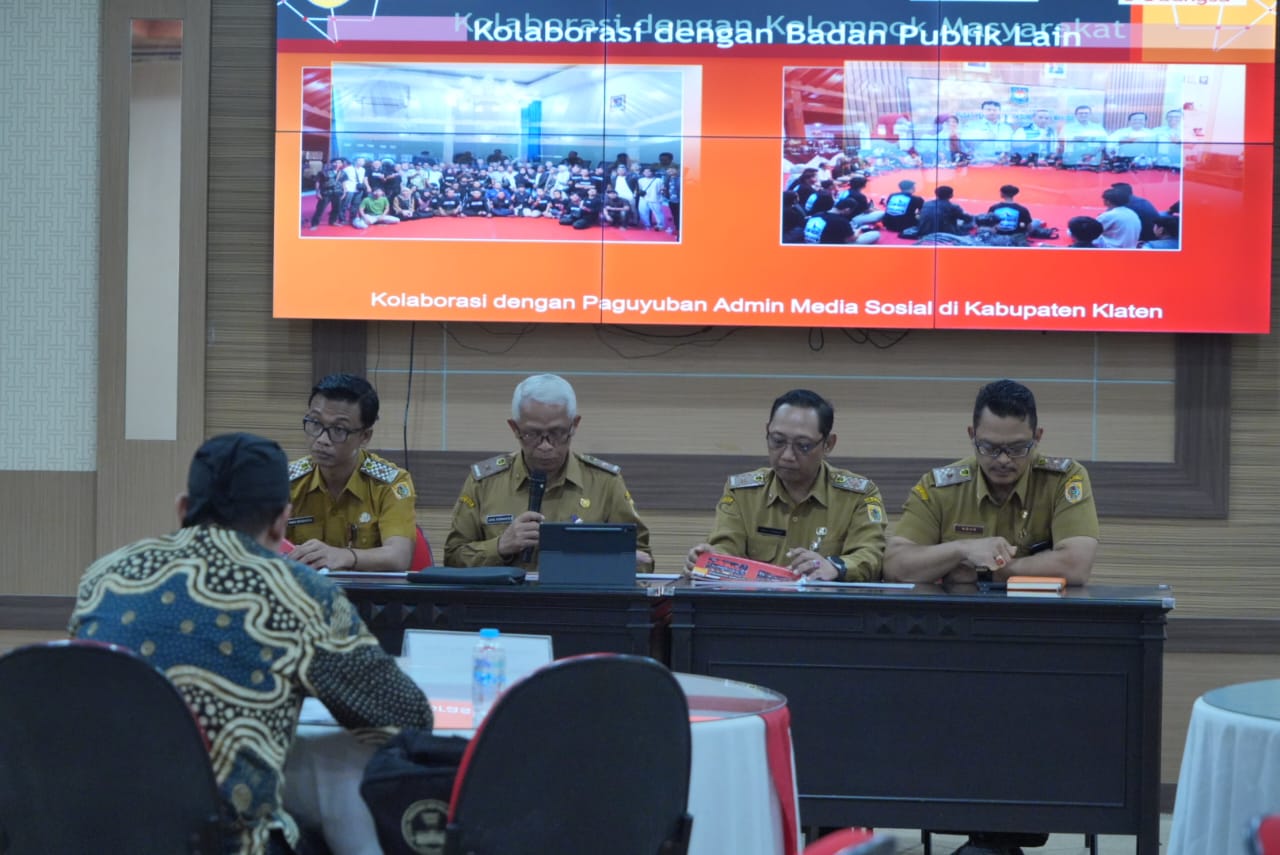 Pemkab Klaten uji publik monitoring dan evaluasi (Monev) Keterbukaan Informasi Publik 2025 yang digelar Komisi Informasi Publik (KIP) Provinsi Jawa Tengah. (Dokumentasi Diskominfo Klaten)