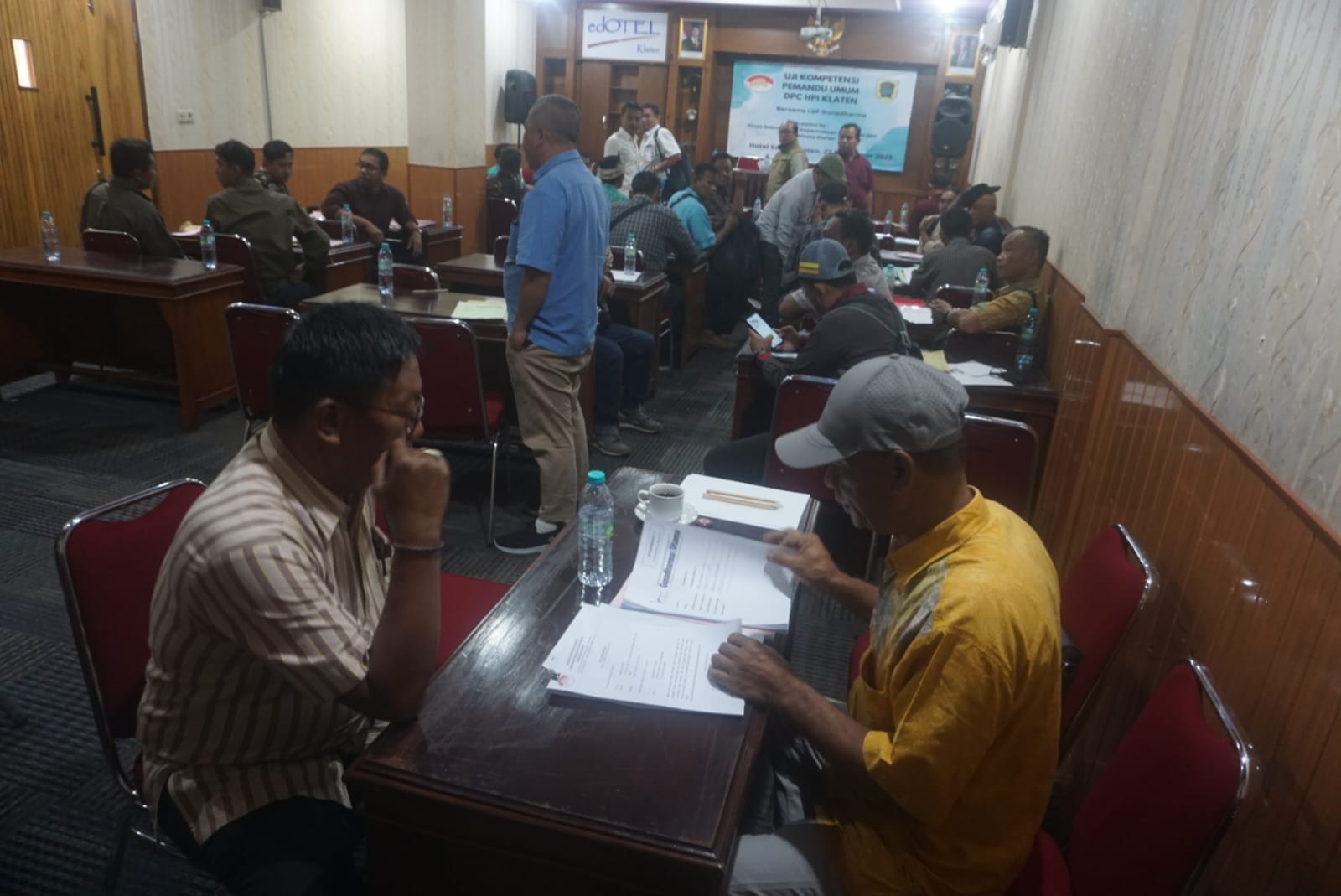 Pemandu wisata dari Klaten mengikuti uji kompetensi, Kamis (27/11/2025). (Angga Purenda/Radar Solo)