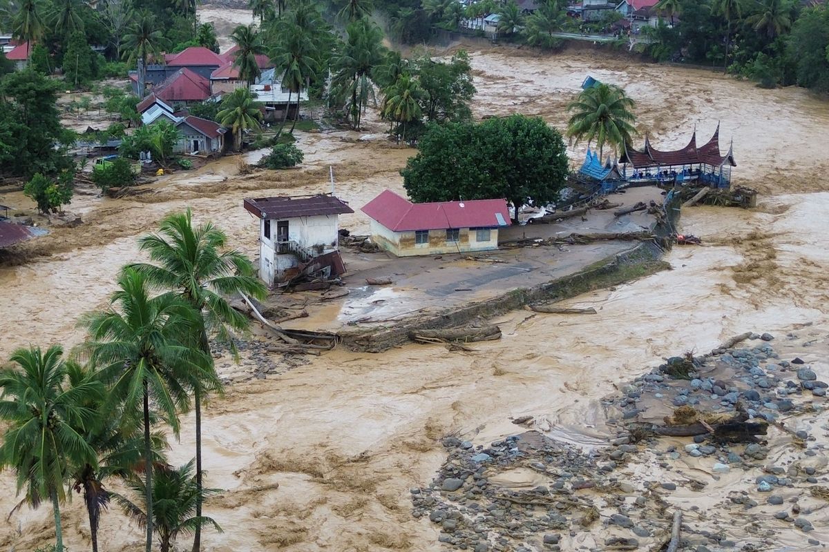 Update Banjir Sumatera 2025: Akses Terputus, 174 Tewas, 79 Hilang, Ribuan Warga Masih Mengungsi