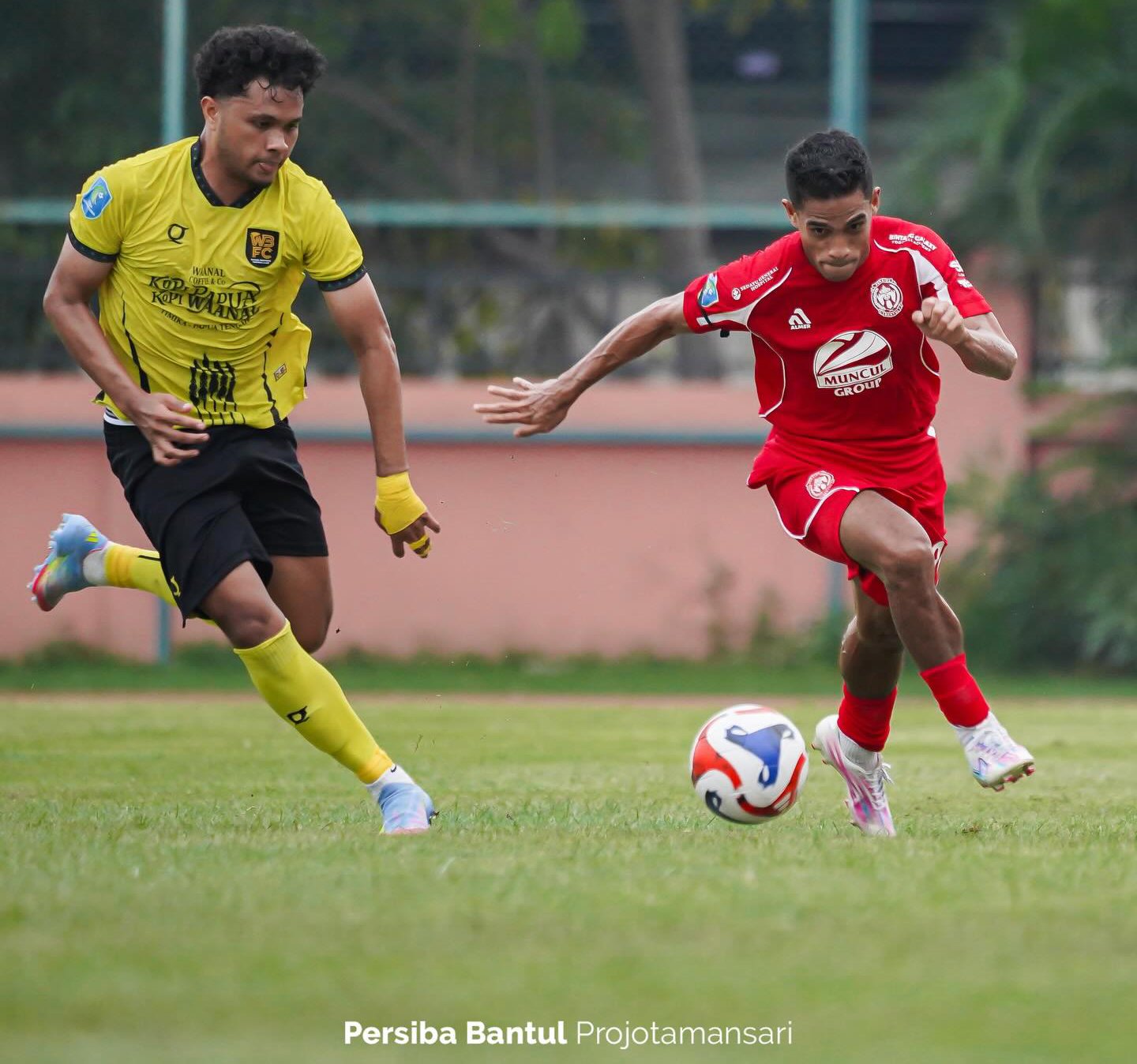 Laga Persiba Bantul vs Waanal Brothers FC di Stadion THOR Surabaya, Minggu (30/11).