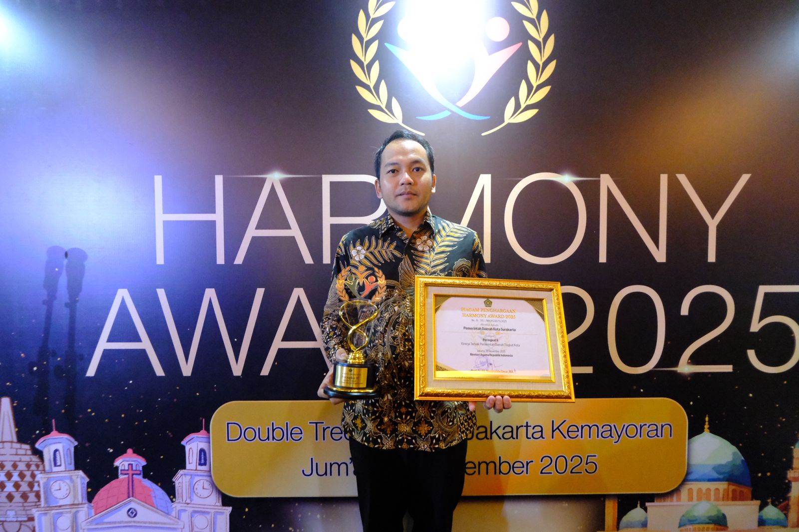 APRESIASI: Pemkot Solo menerima Harmony Award 2025, diterima langsung oleh Wali Kota Solo Respati Ardi.