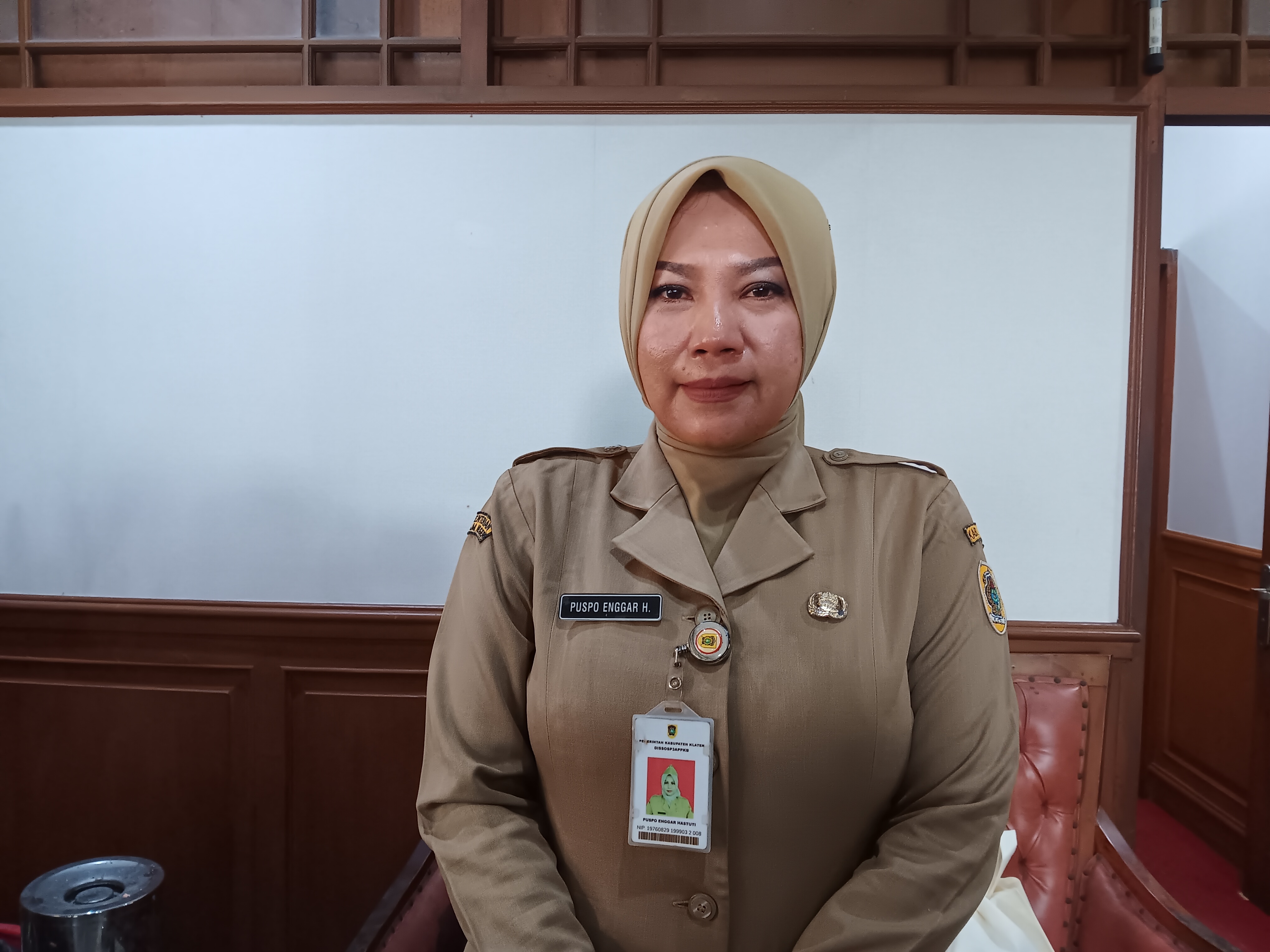 Kepala Dinas Sosial, Pemberdayaan Perempuan, Perlindungan Anak, Pengendalian Penduduk dan Keluarga Berencana (Dinsos dan P3APPKB) Klaten Puspo Enggar Hastuti. (Angga Purenda/Radar Solo)