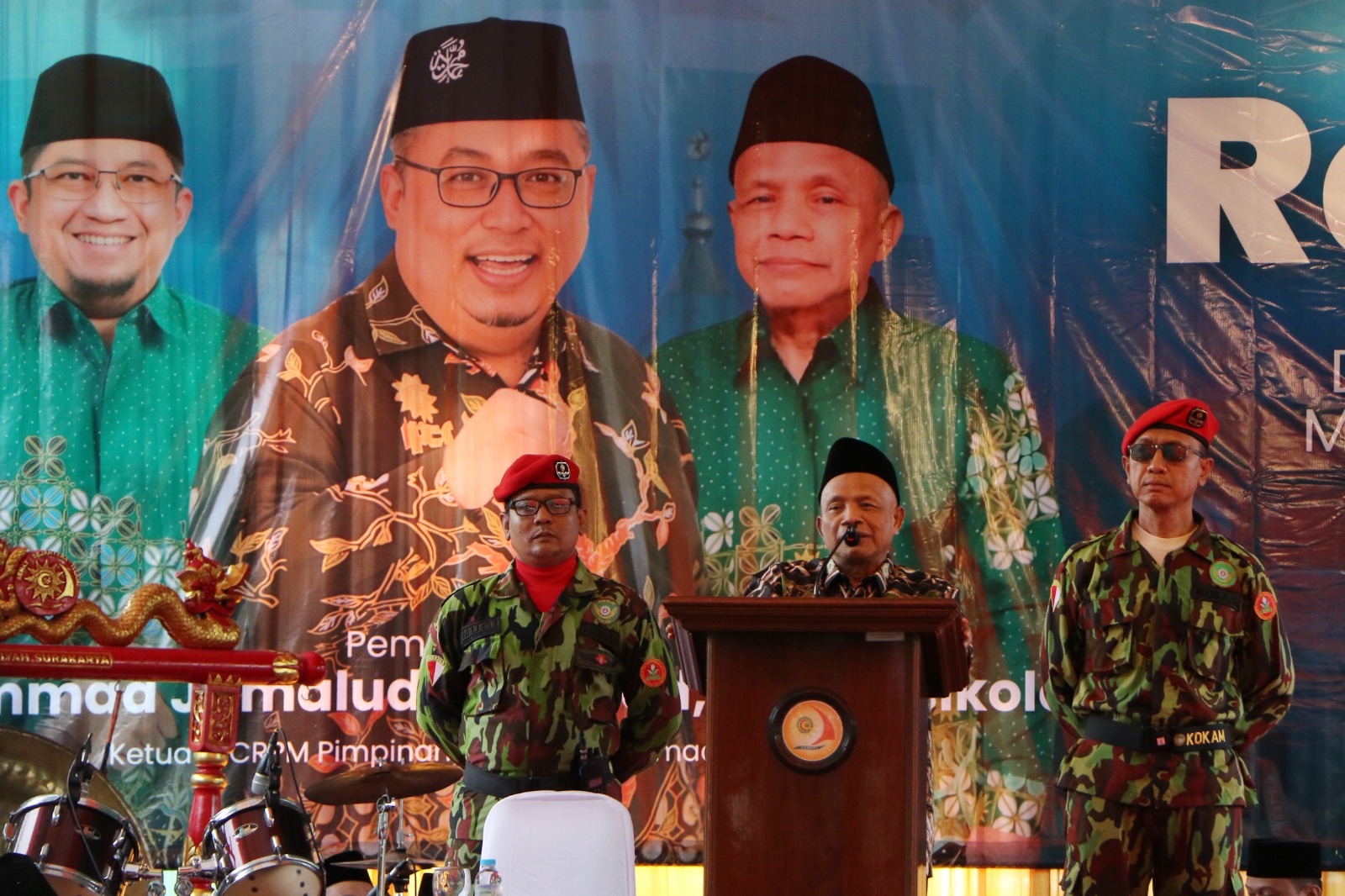 BERI ARAHAN: Ketua Pimpinan Daerah Muhammadiyah Surakarta Anwar Soleh saat memberikan sambutan dalam acara Milad Muhammadiyah ke-113 dan perayaan hari jadi ke-98 Rumah Sakit