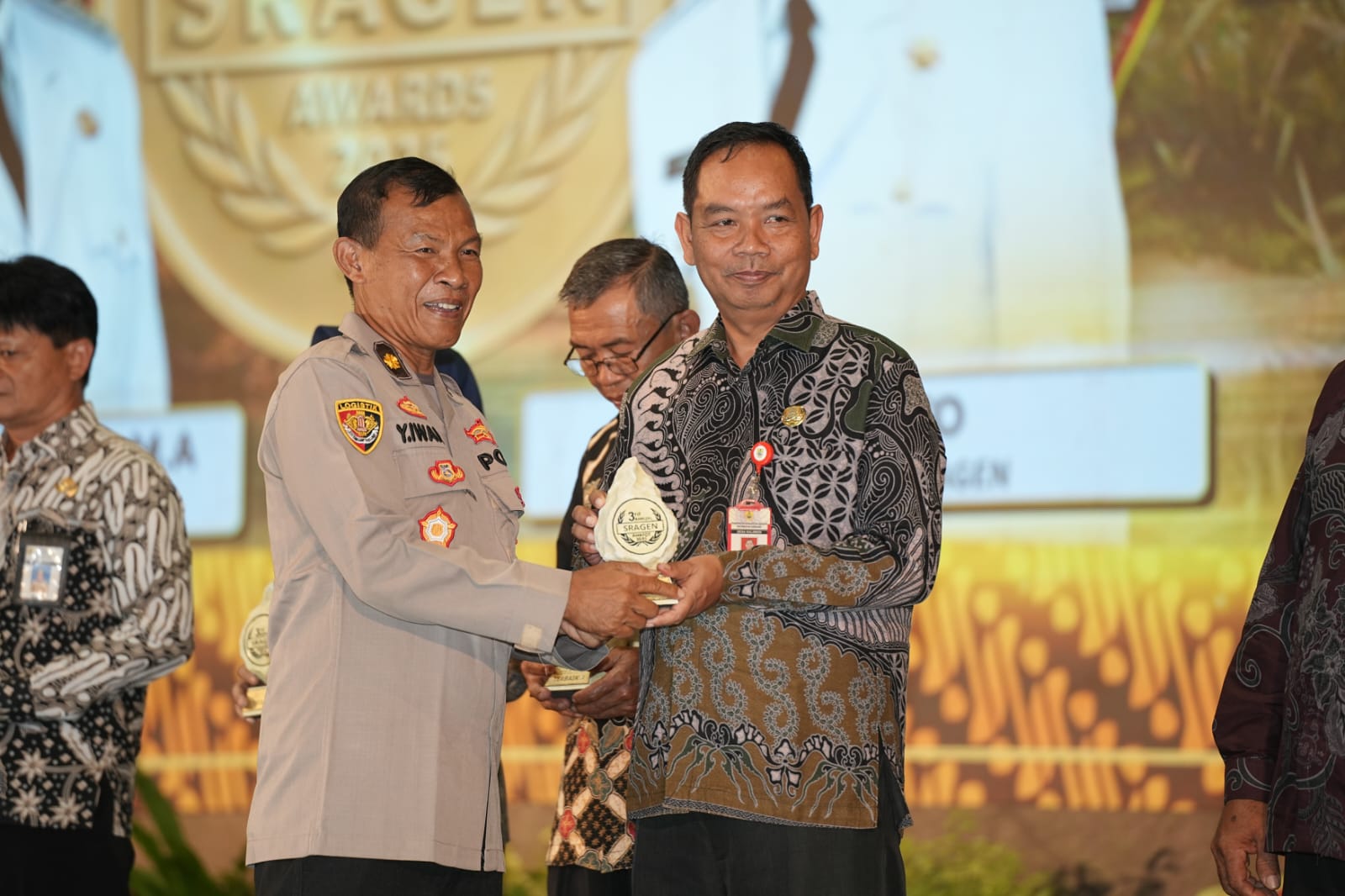 Desa Kaliwedi terima dua penghargaan utama di ajang 3rd Annual Sragen Awards 2025.