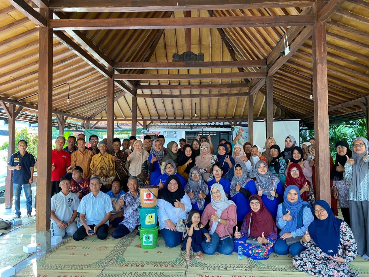 Tim pengabdian masyarakat dari Universitas Muhammadiyah Surakarta bekerja sama dengan TPS 3R Randu Alas melaksanakan kegiatan pelatihan di Wilayah Candi Lama, Sardonoharjo, Sleman, DIY.