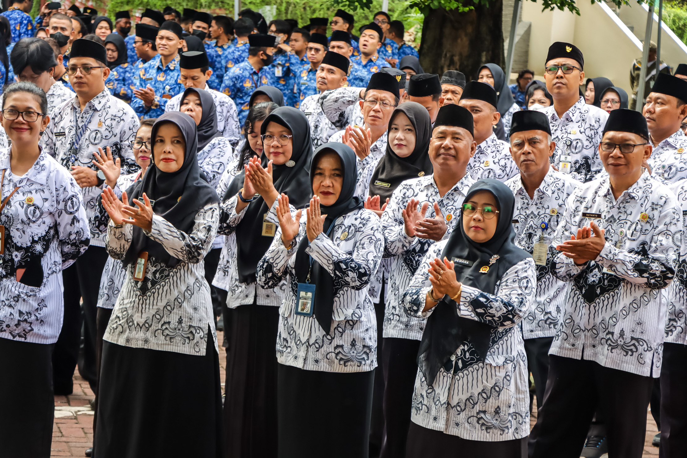 KOMPAK: Ratusan guru di Kota Solo mengikuti Hari Korpri, Senin (1/12/2025).