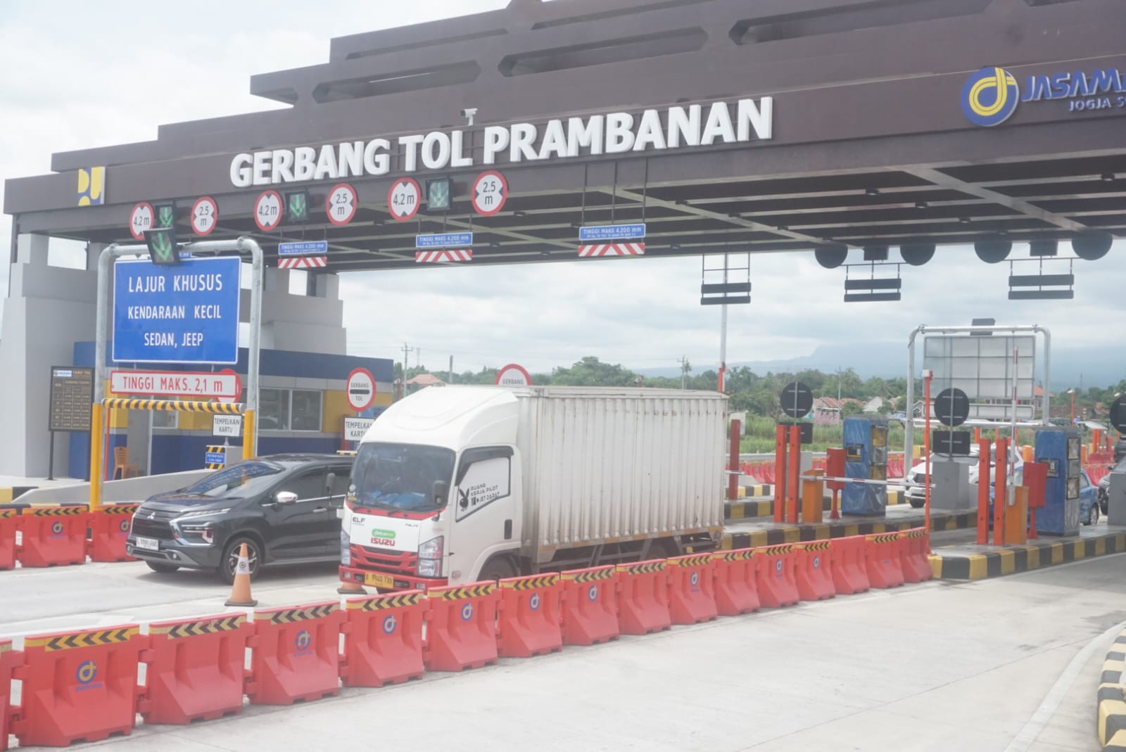 Gerbang tol Prambanan, Kabupaten Klaten. (Angga Purenda/Radar Solo)