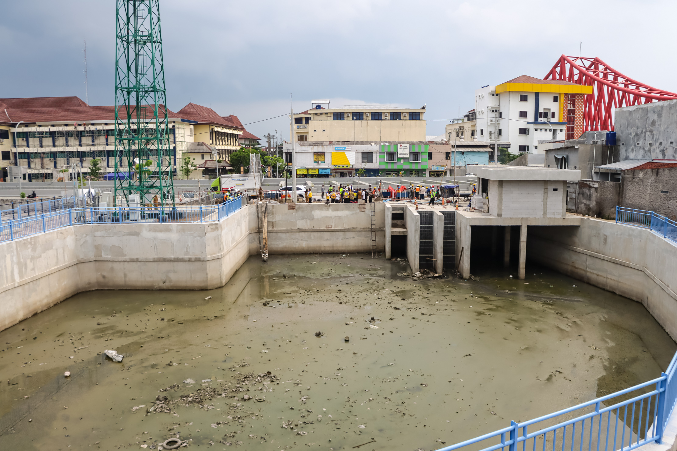 Kolam retensi di kawasan Joglo sudah mulai berfungsi. (M Ihsan/Radar Solo)