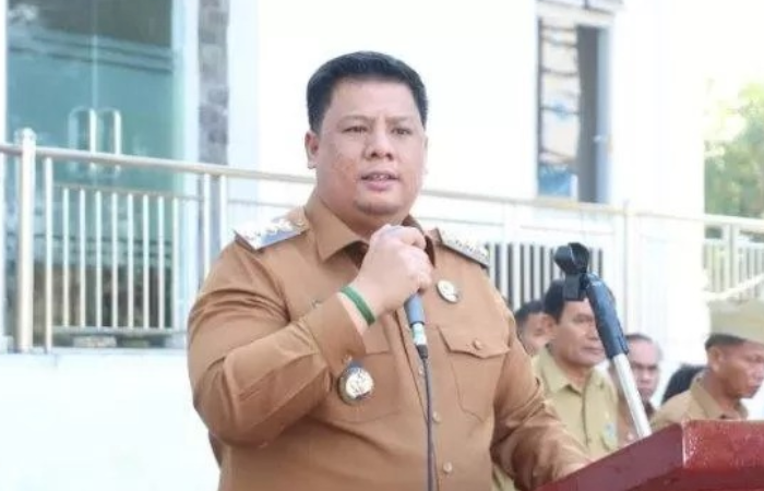 Bupati Samosir, Vandiko Timotius Gultom.