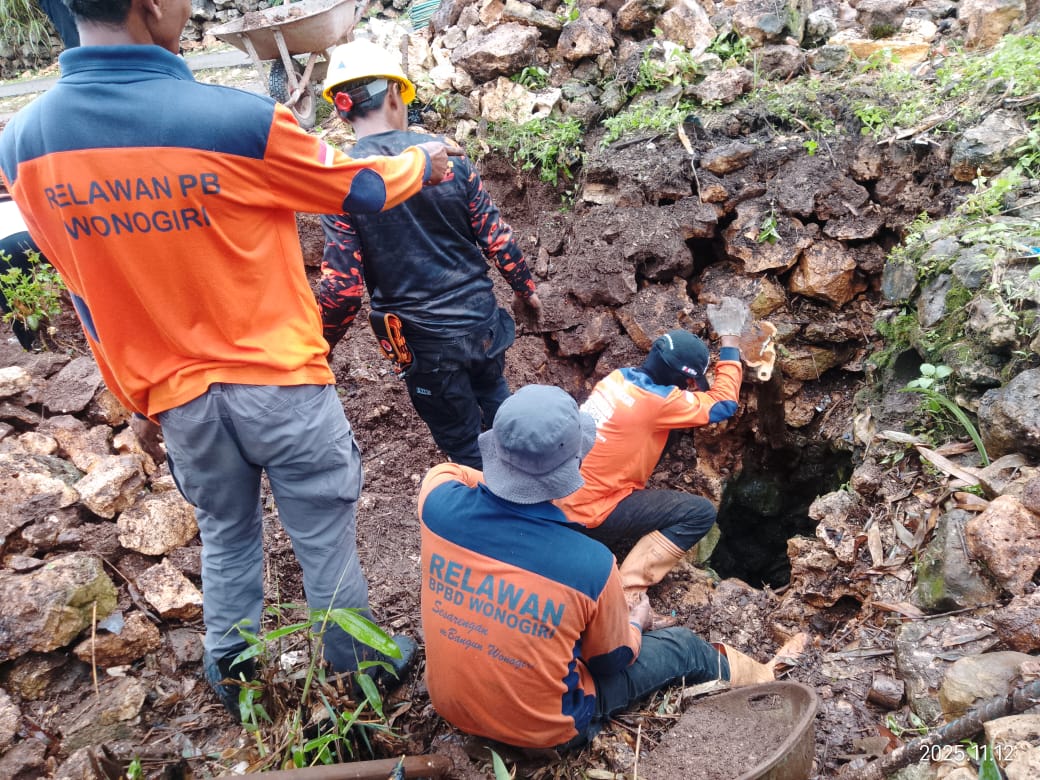 Normalisasi luweng di wilayah Kecamatan Pracimantoro belum lama ini.