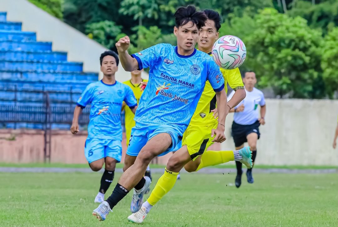 BERJIBAKU: Pertandingan uji coba Persiharjo Sukoharjo melawan Persikama Kab. Magelang, belum lama ini.