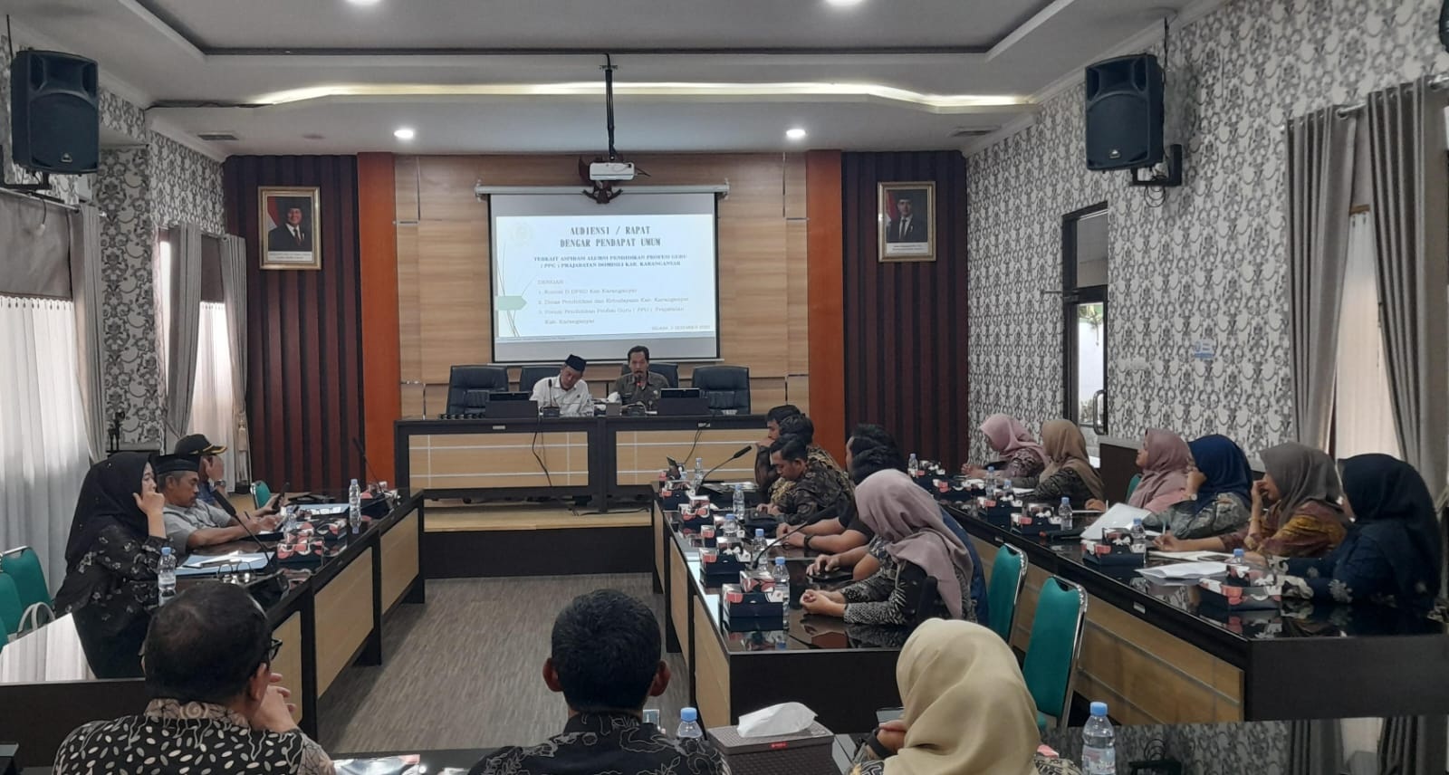 Alumni PPG prajabatan bertemu DPRD Karanganyar, Selasa (2/12/2025) petang. (Rudi Hartono/Radar Solo)