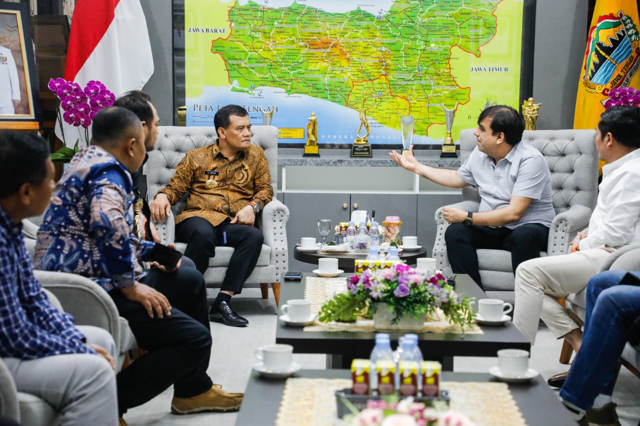 Gubernur Jateng Ahmad Luthfi menemui investor pupuk urea. (Humas Pemprov Jateng)
